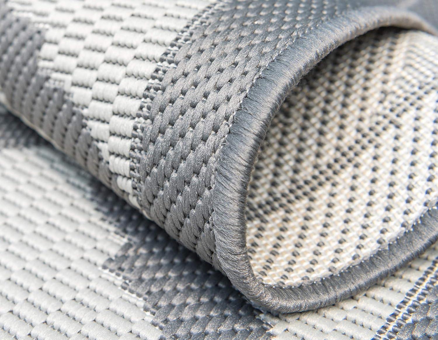 Elegant Gray Lattice Outdoor 3x5 Area Rug - Stain-resistant and Pet-friendly