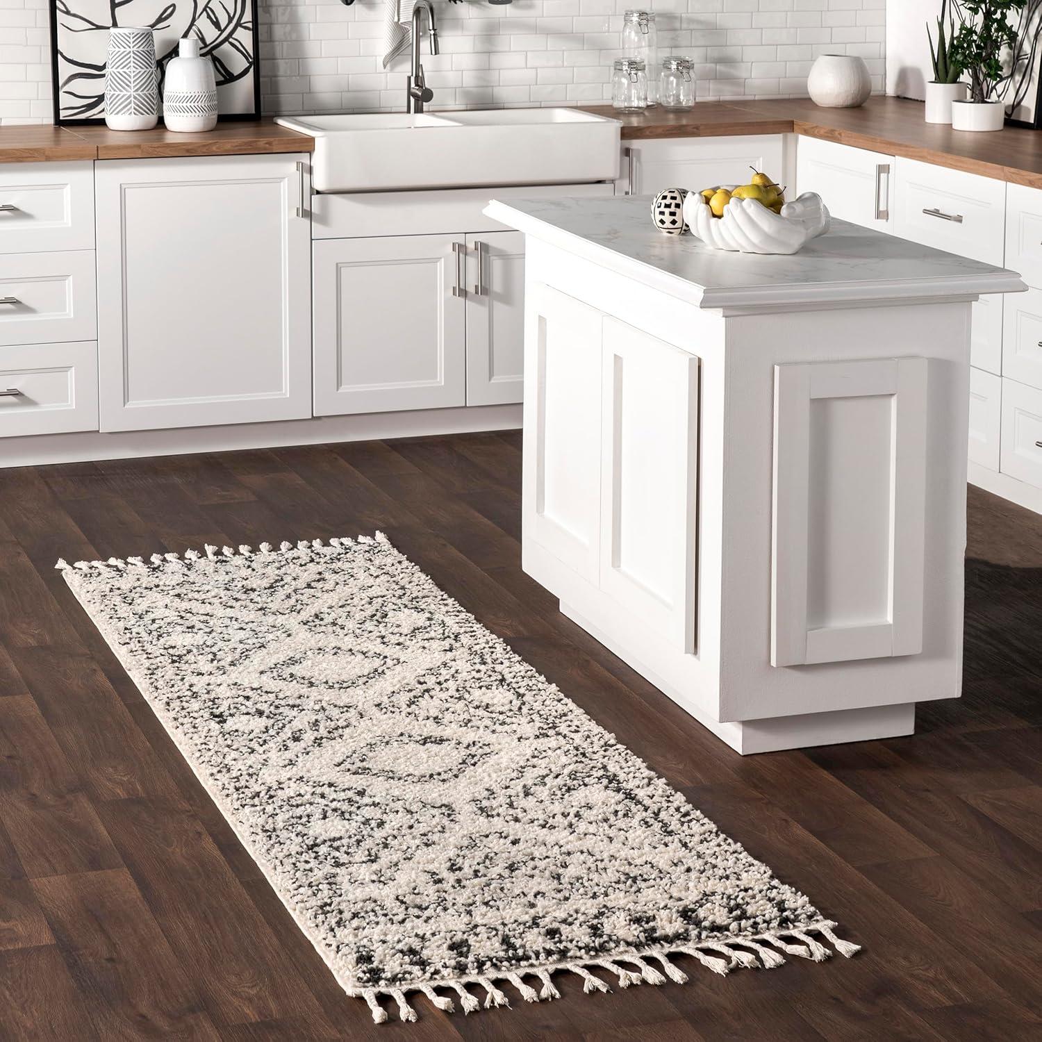 Nuloom Vasiliki Geometric 2x8 Runner Shag Indoor Area Rug for Living Room Bedroom Dining Room Nursery Entryway Hallway, Off White/Charcoal
