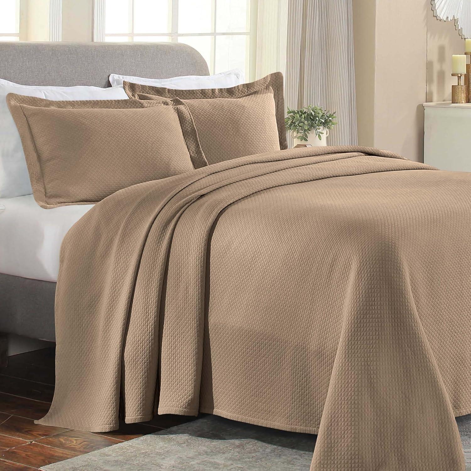 Superior Solitaire Waffled Matelassé Bedspread Set with Shams