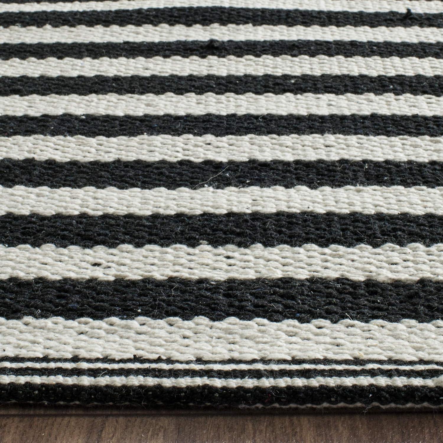 Montauk MTK715 Hand Woven Indoor Accent Rug - Ivory/Black - 2'6"x4' - Safavieh