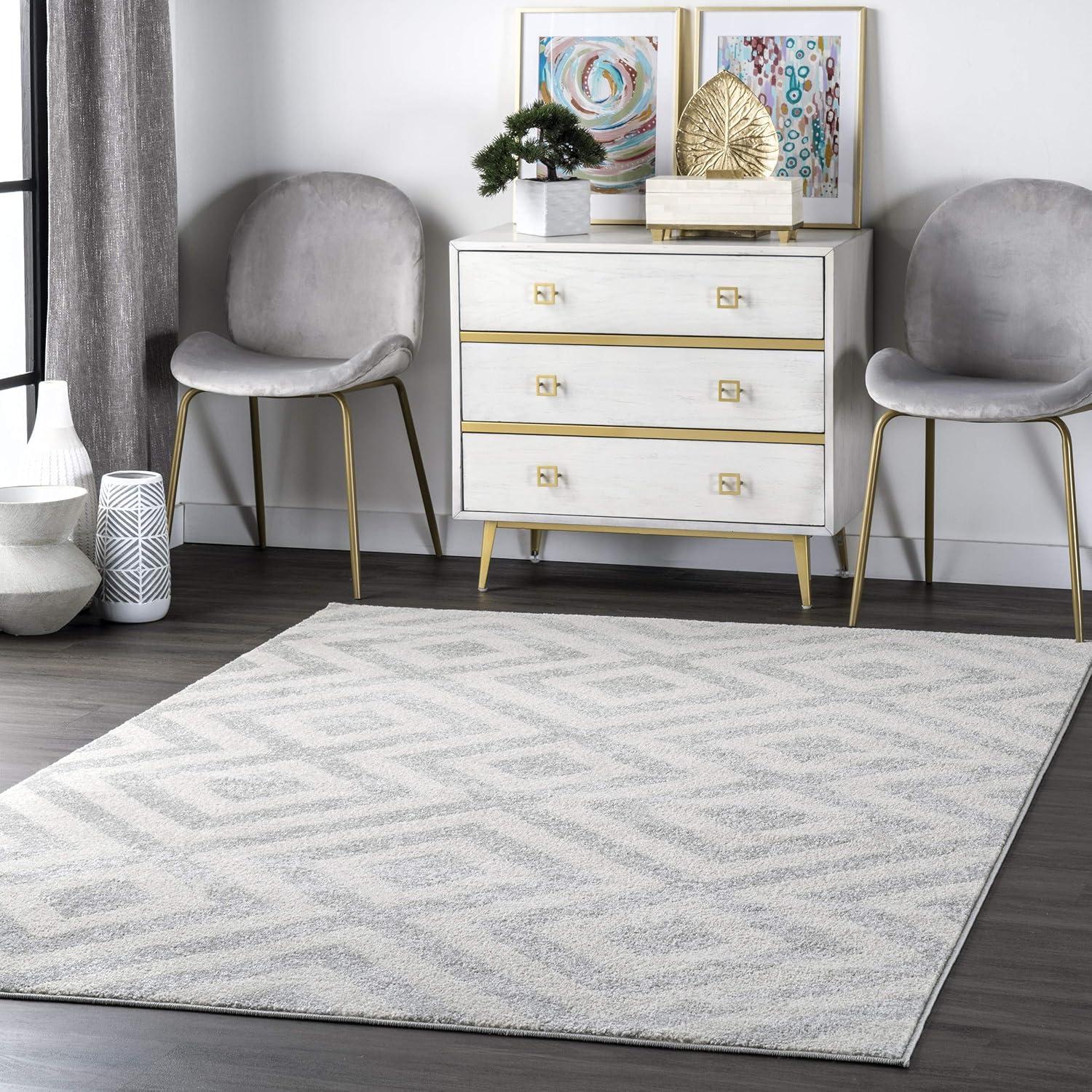 Reversible Geometric Light Gray Synthetic Rug, 3' x 5'