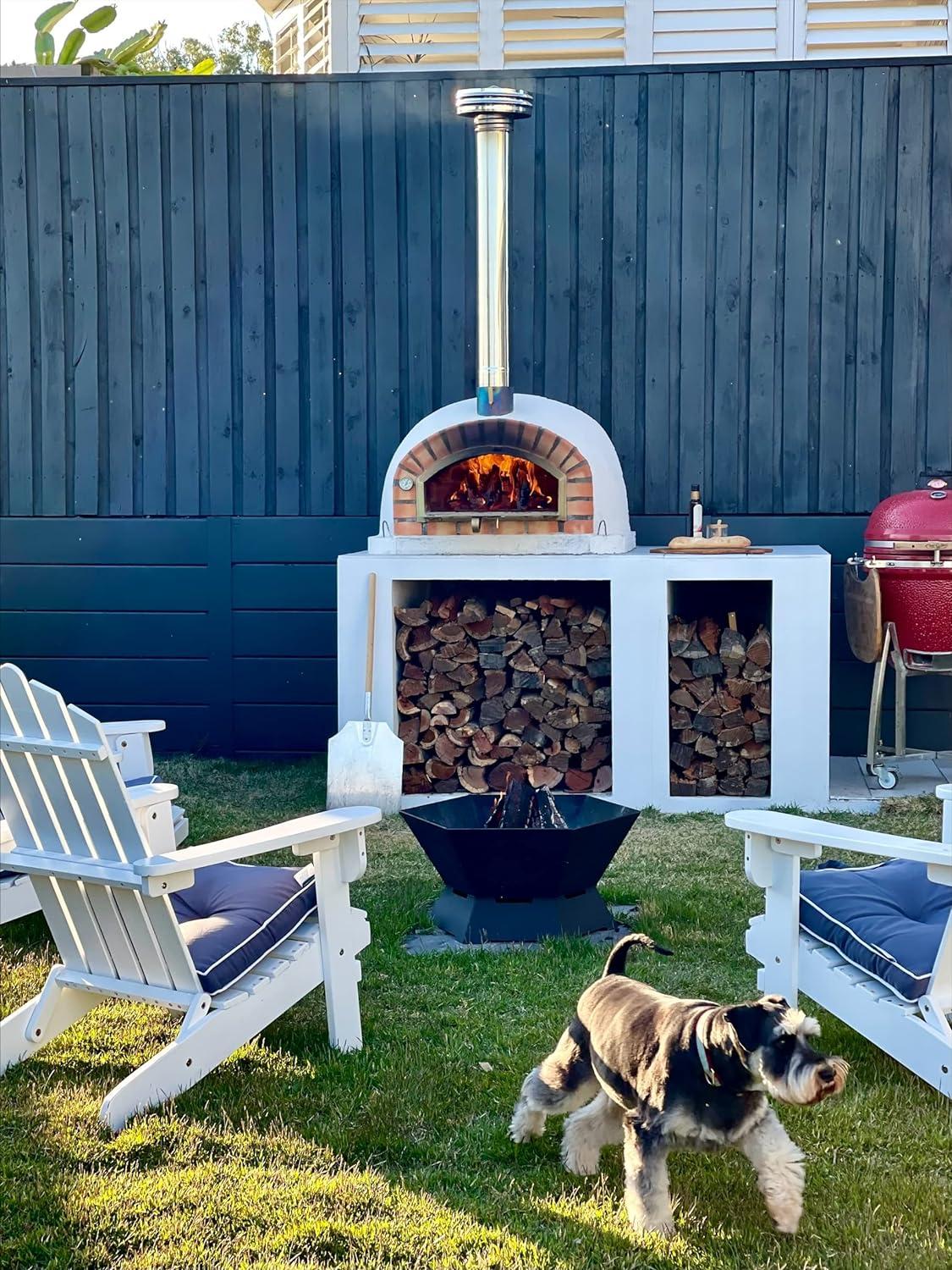 Traditional Brick Wood-Fired Outdoor Pizza Oven