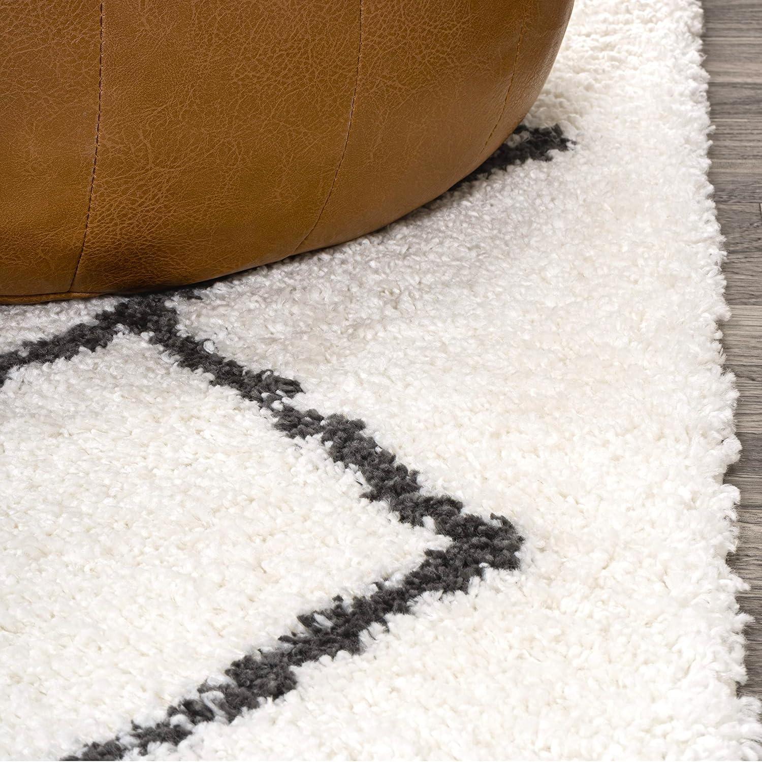 5'x8' Cami Moroccan Style Diamond Shag Area Rug, White - JONATHAN Y