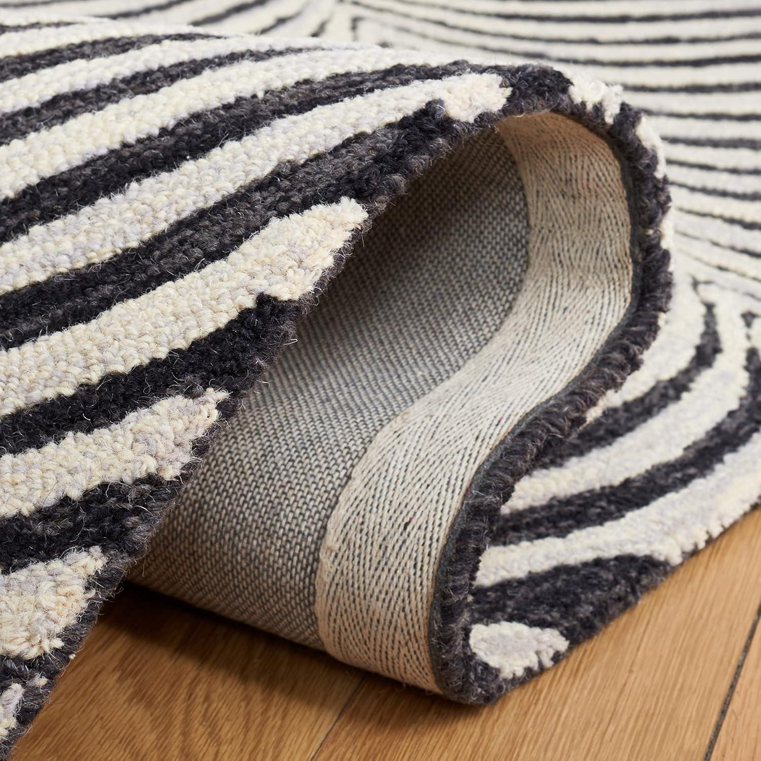 Metro MET456 Hand Tufted Area Rug - Black/Beige - 4'x6' - Safavieh.