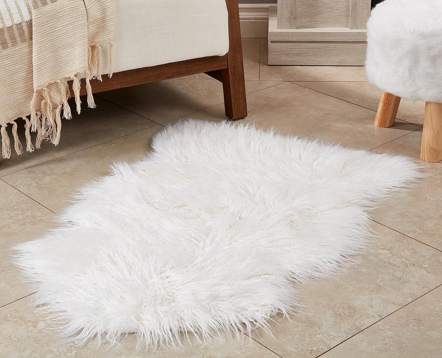 Saro Lifestyle Luxurious Faux Mongolian Fur Indoor Rug