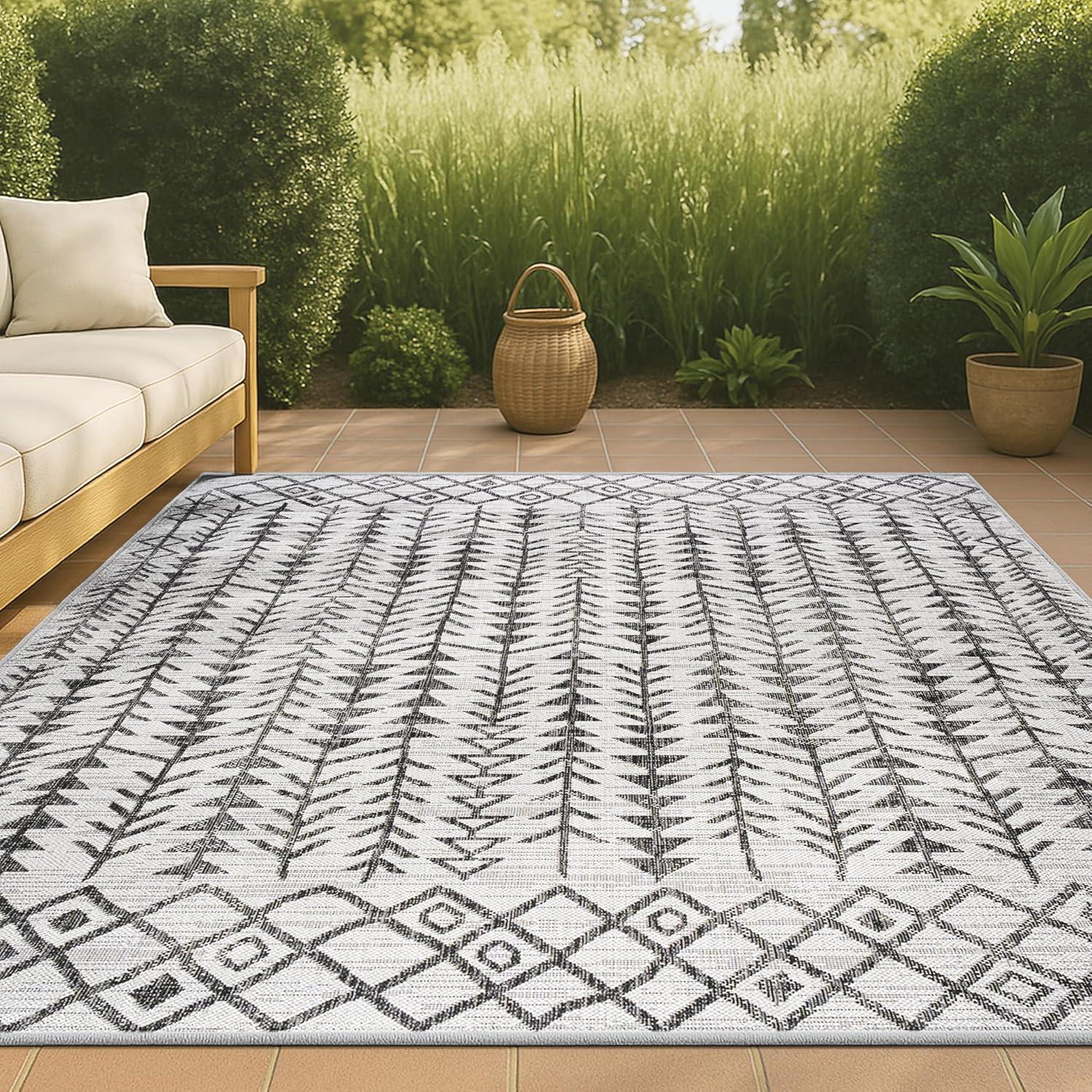 4'x6' Tokay Bohemian Geometric Indoor/Outdoor Area Rug, Ivory/Black - JONATHAN Y