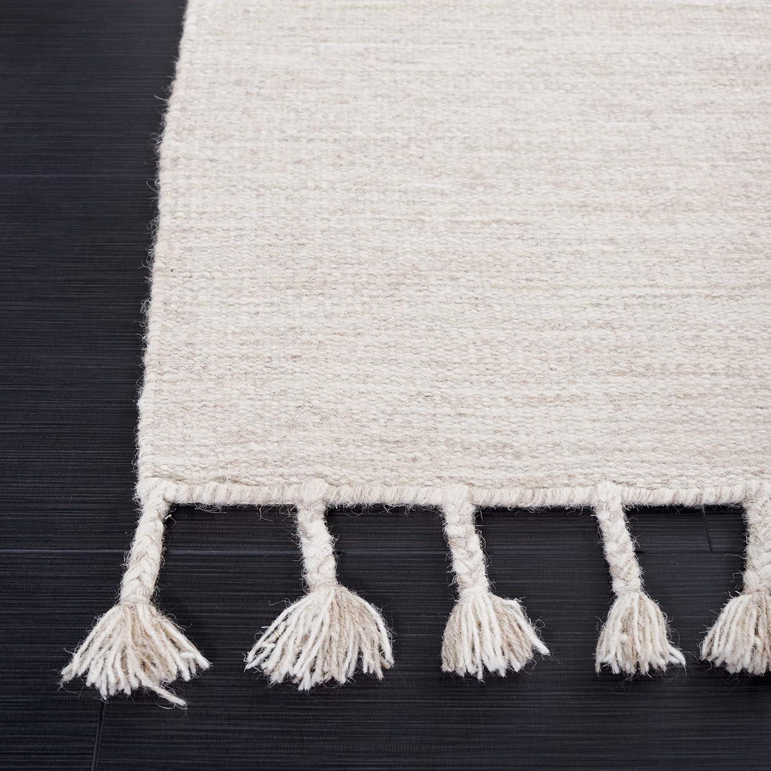 Classic Geometric Handwoven Wool 4' x 6' Area Rug in Beige