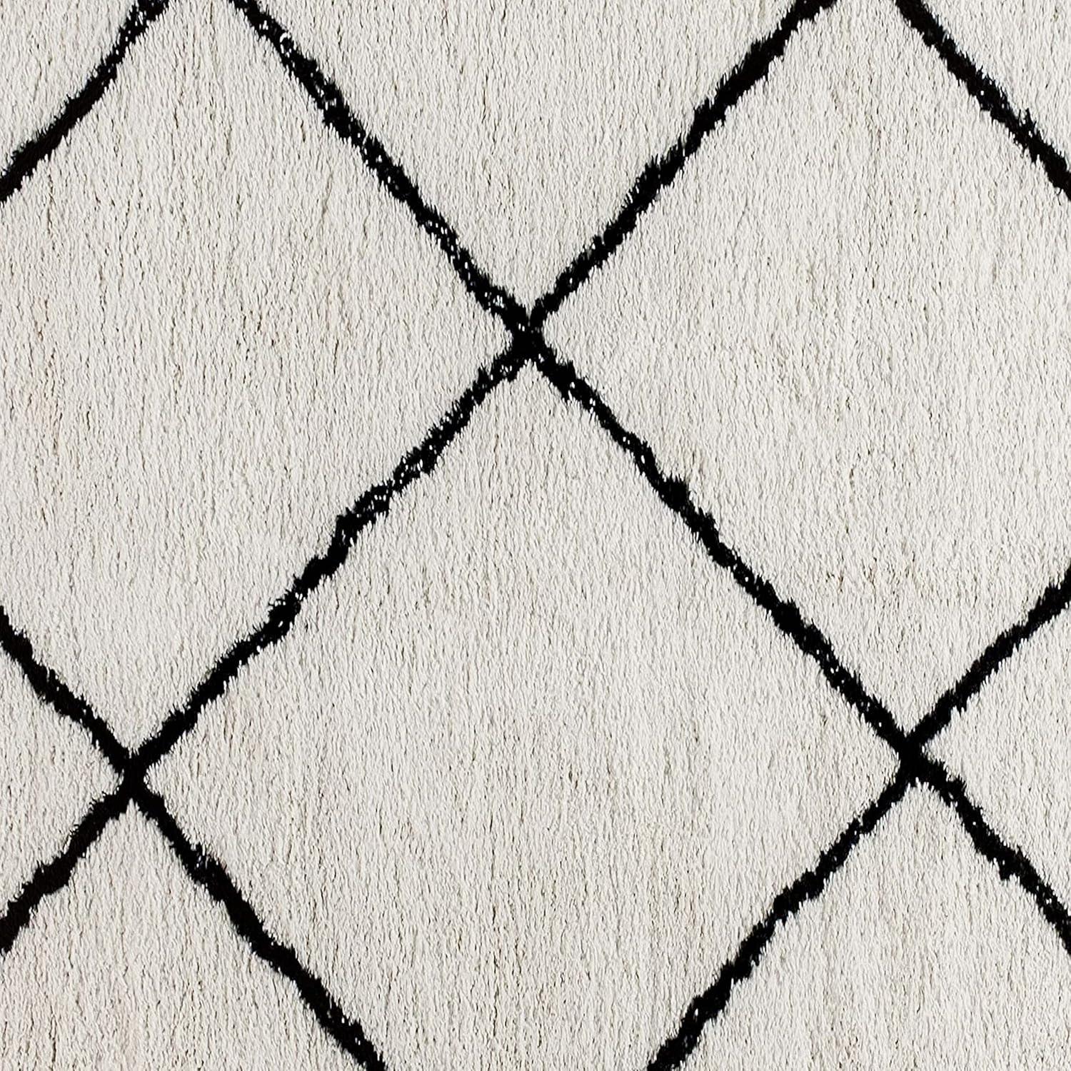 Handmade Off-White Diamond Shag 8' x 10' Area Rug