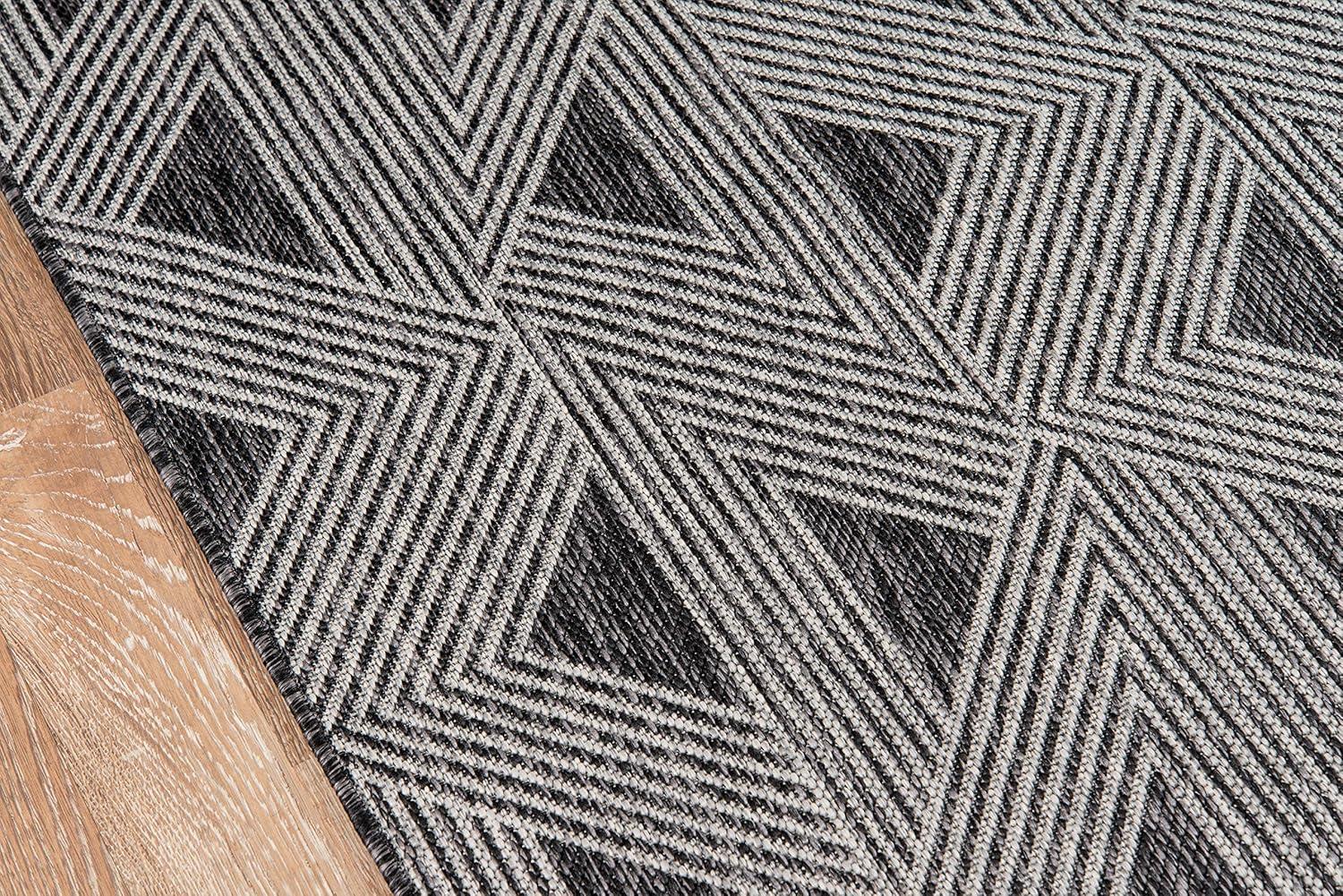 Contemporary Geometric Black Synthetic 2'7" x 7'6" Runner Rug