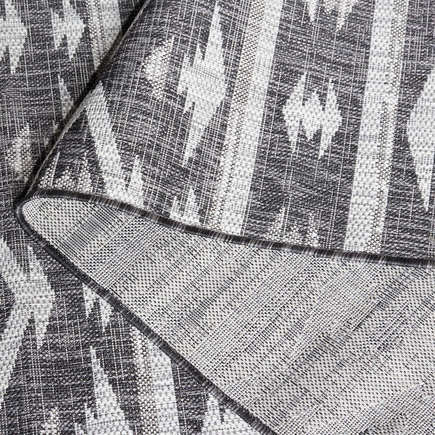Courtyard CY8863 Power Loomed Indoor/Outdoor Area Rug - Black/Grey - 6'7"x9'6" - Safavieh.