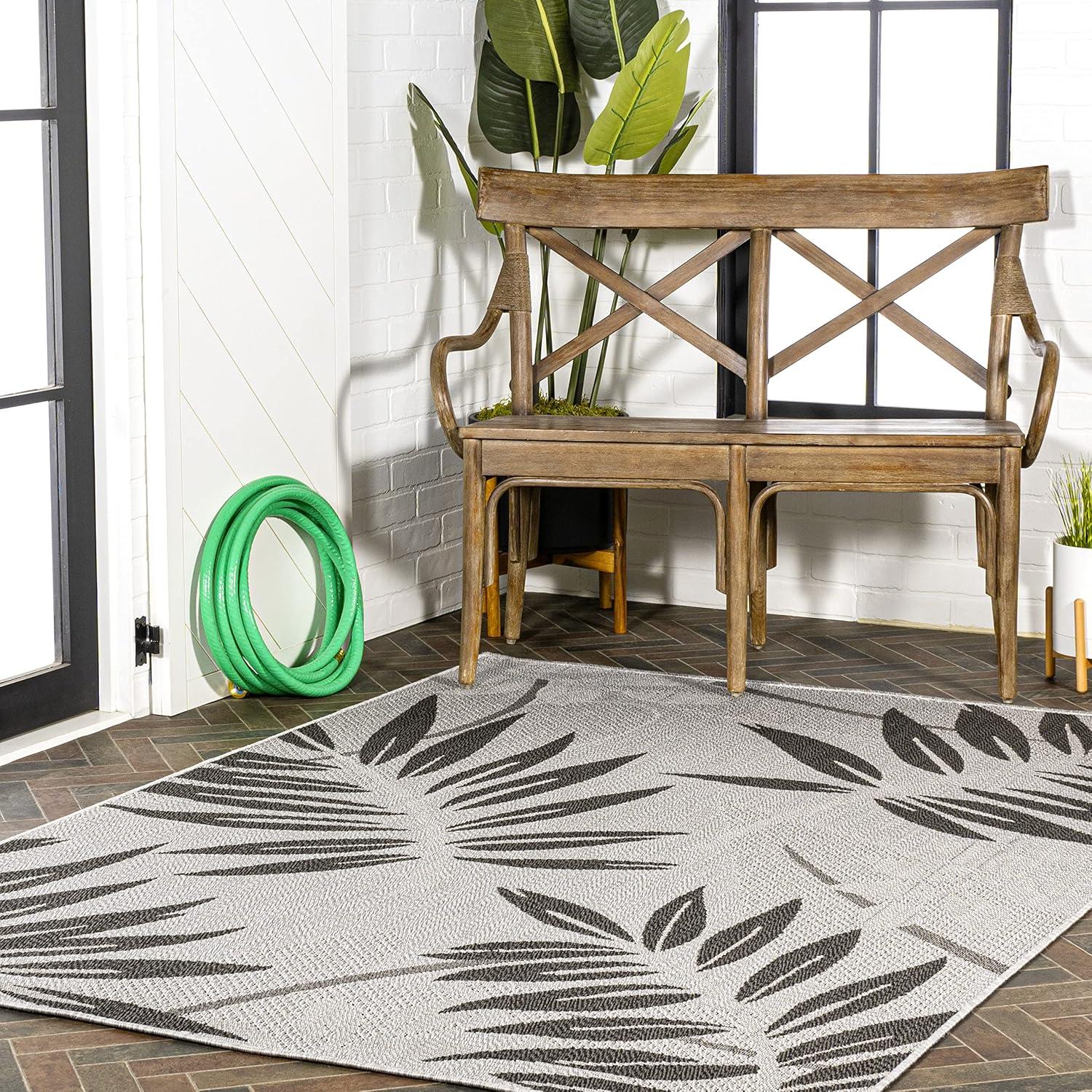 Havana Tropical Palm Leaf Indoor/Outdoor Area Rug - JONATHAN Y