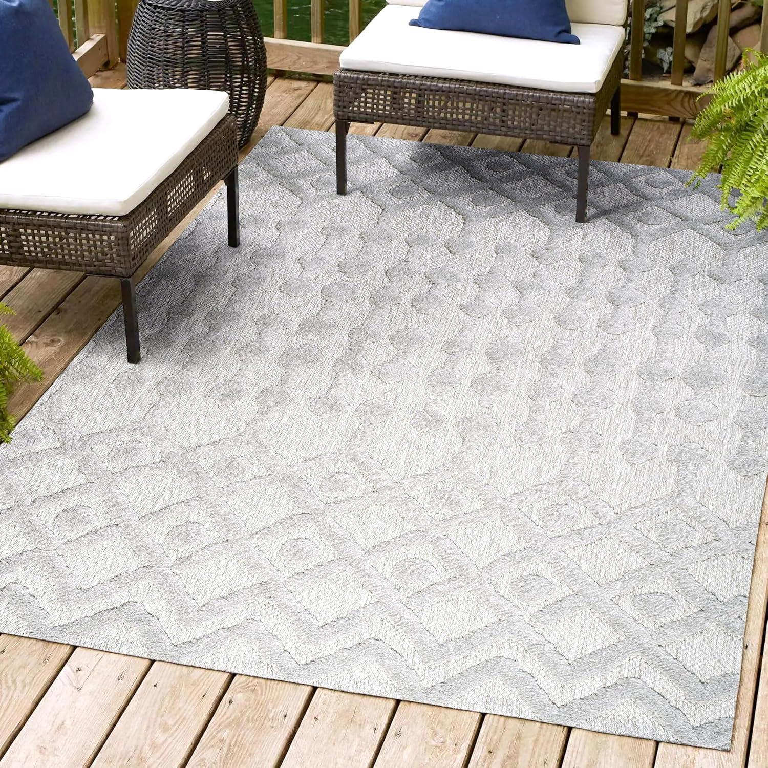 Peralta Moroccan Diamond Indoor/Outdoor Area Rug - JONATHAN Y