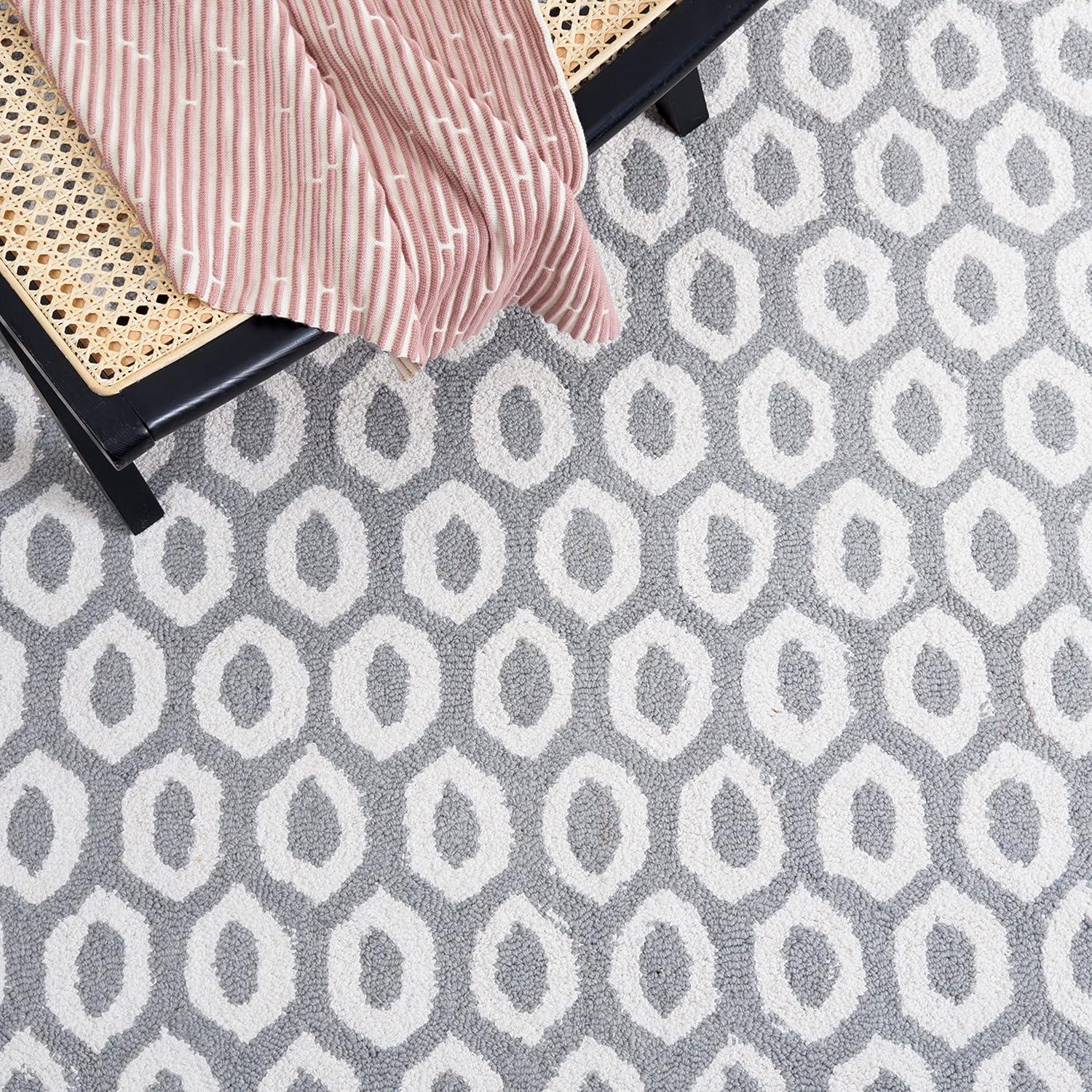 Capri CPR708 Tufted Indoor Area Rug - Ivory/Grey - 5'x8' - Safavieh
