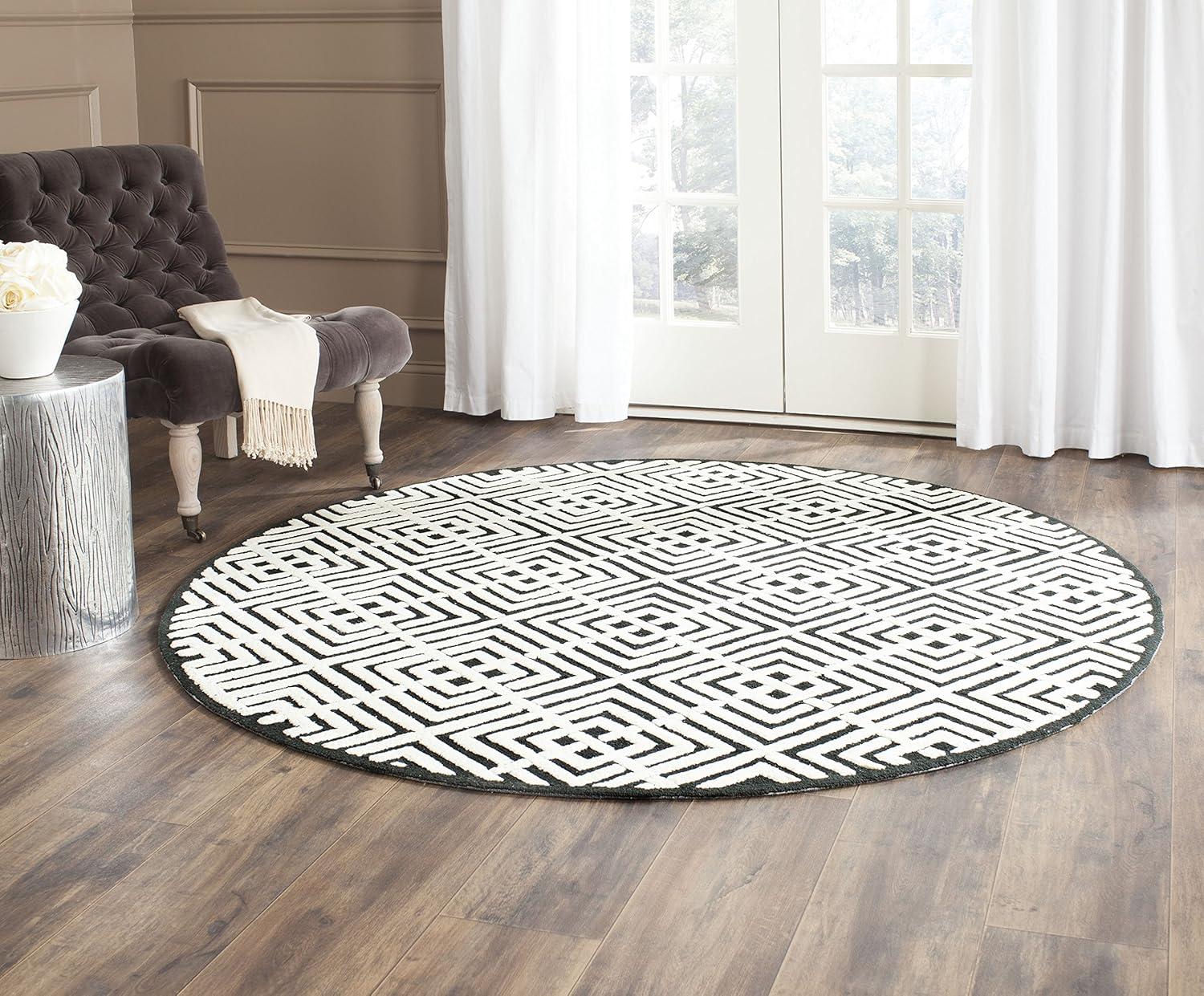 Handmade Black and White Geometric Cotton Round Rug, 6' Diameter