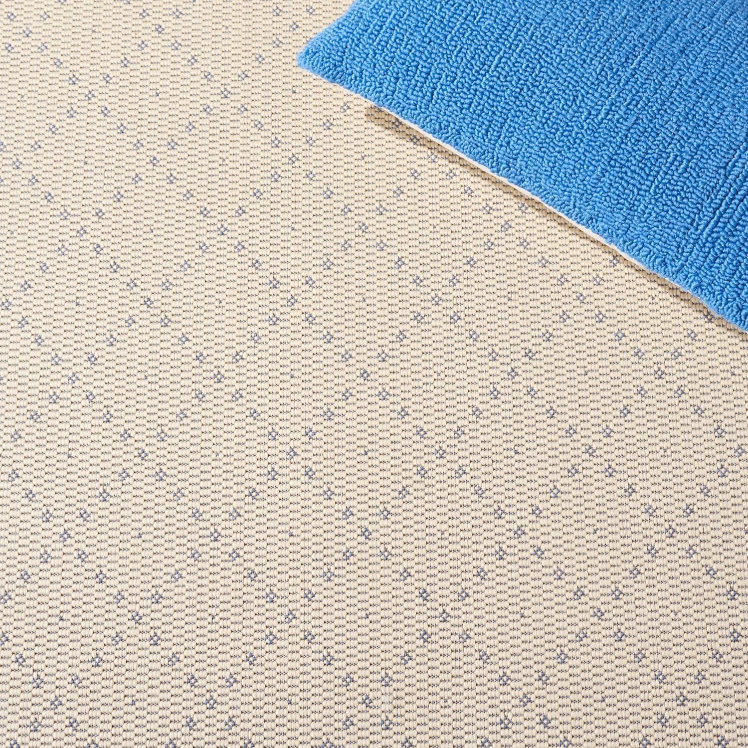 SAFAVIEH Courtyard Eva Traditional Indoor/Outdoor Area Rug, 6'7" x 9'6", Natural/Blue