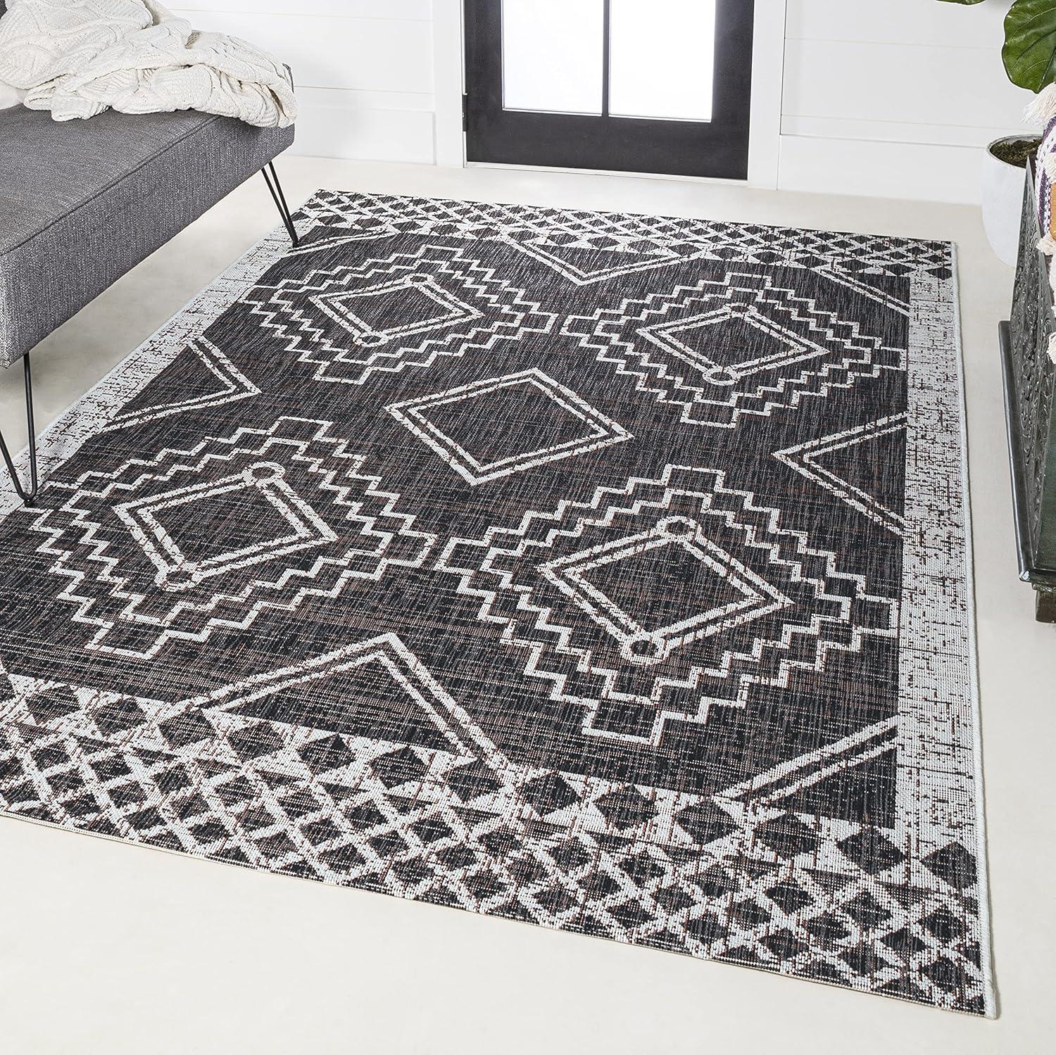 5'x8' Marokko Diamond  Medallion Indoor/Outdoor Area Rug, Black/Ivory - JONATHAN Y