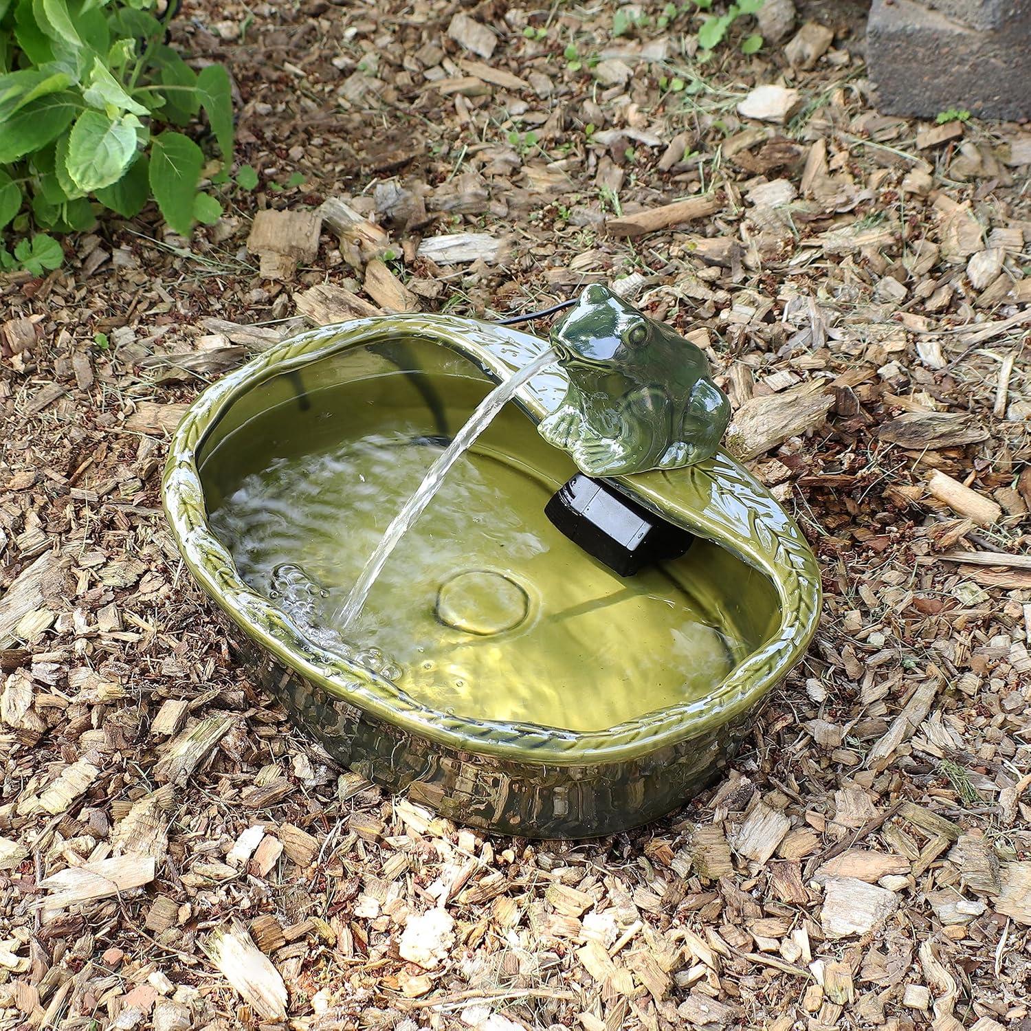 Sunnydaze Outdoor Solar Powered Ceramic Spitting Frog Water Fountain with Submersible Pump - 7" - Green