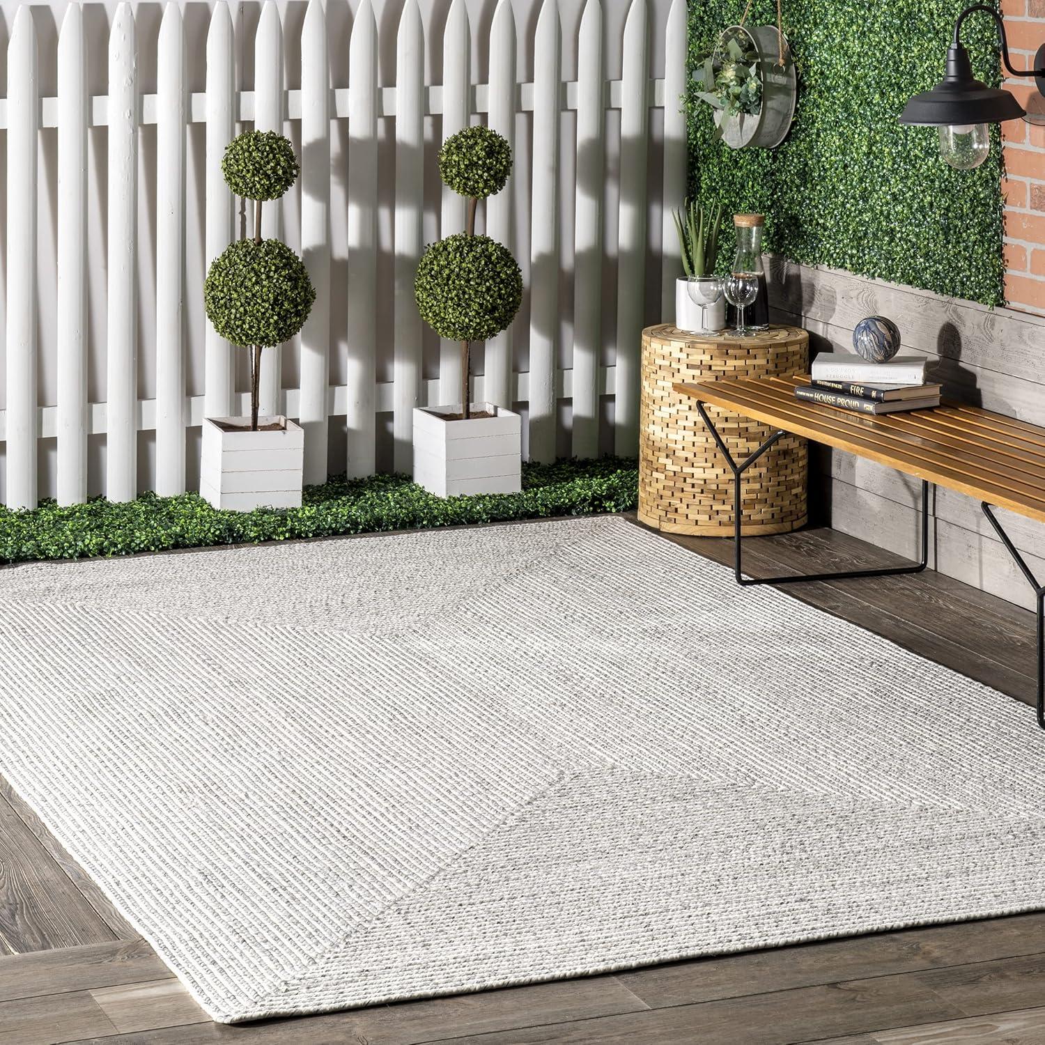 Ivory Braided Synthetic Indoor/Outdoor 5' x 8' Area Rug