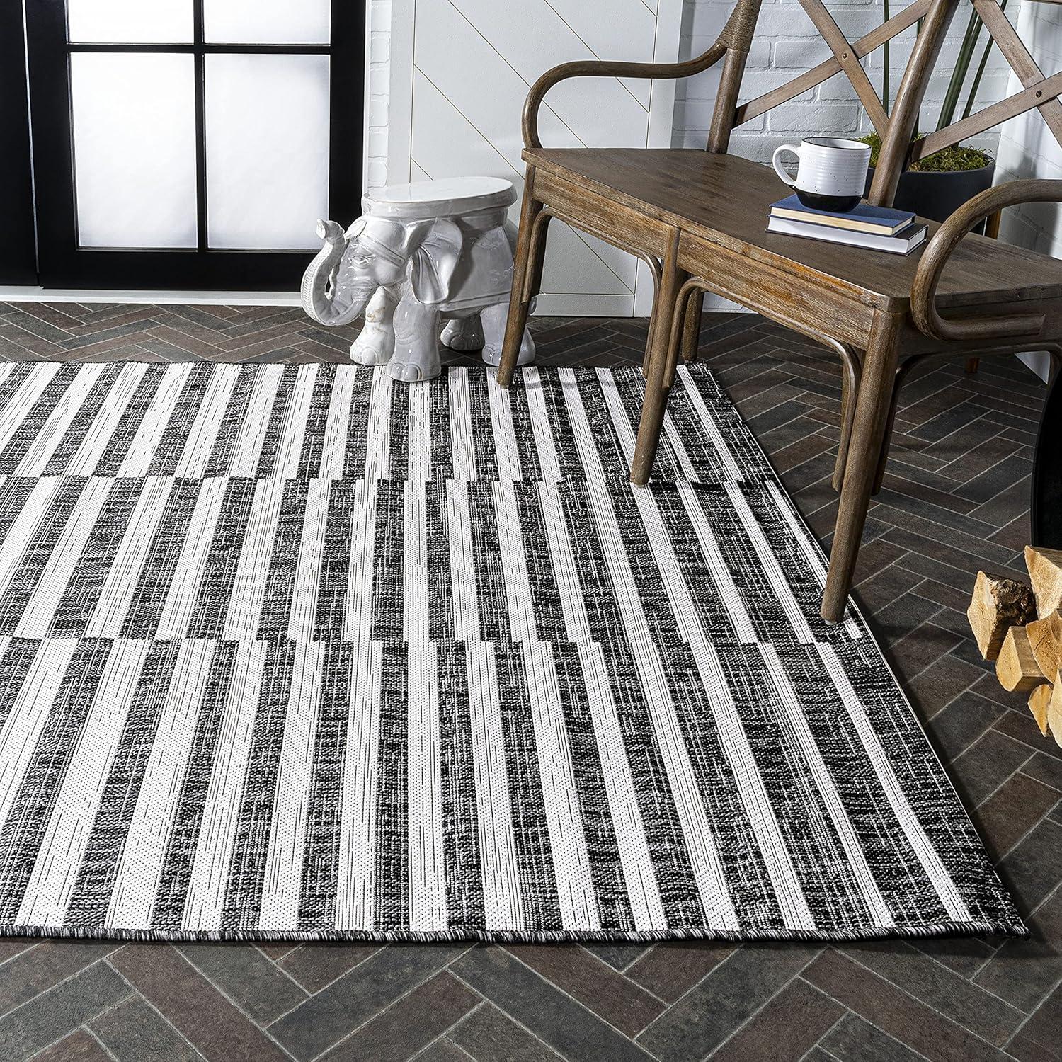 5'x8' Sukie Modern Offset Stripe Indoor/Outdoor Area Rug, Black/Ivory - JONATHAN Y