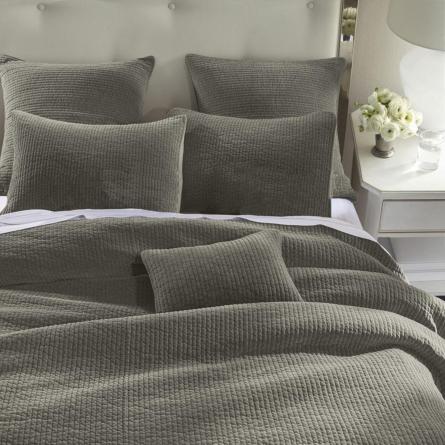 Gray Full Cotton Velvet Quilt Set