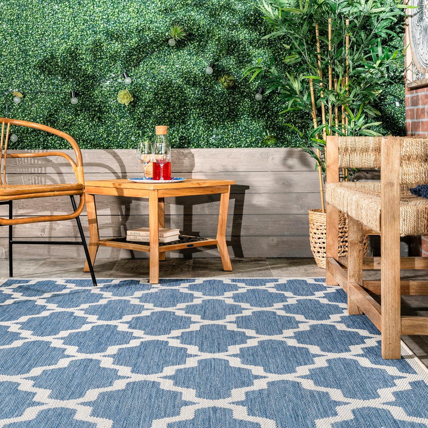 Reversible Blue Trellis Synthetic Area Rug, 4' x 6'