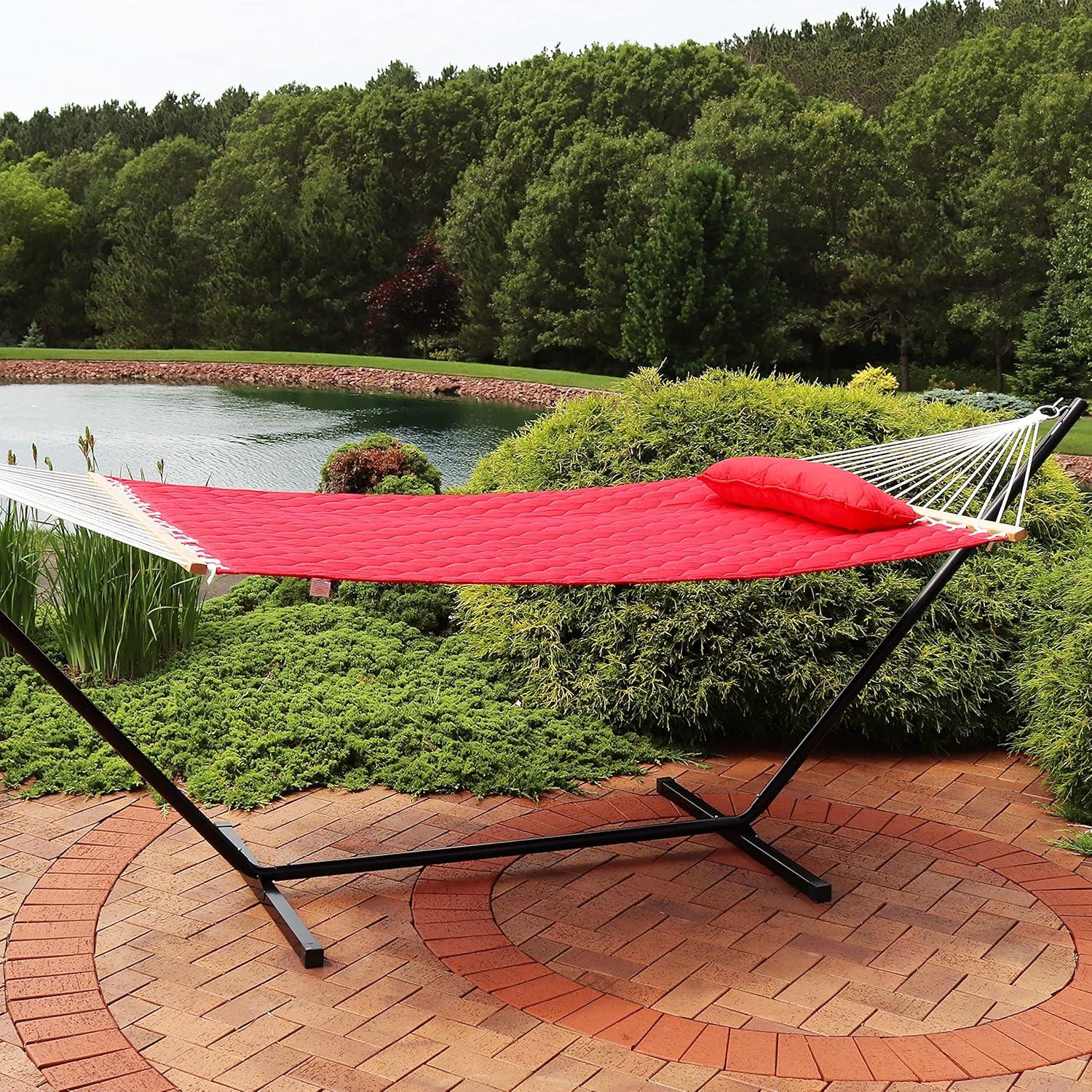 Sunnydaze Red Quilted Fabric 2-Person Hammock with Spreader Bars