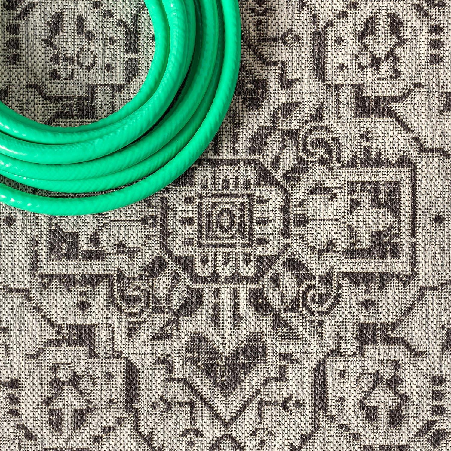5' Square Sinjuri Medallion Textured Weave Indoor/Outdoor Area Rug, Gray/Black - JONATHAN Y