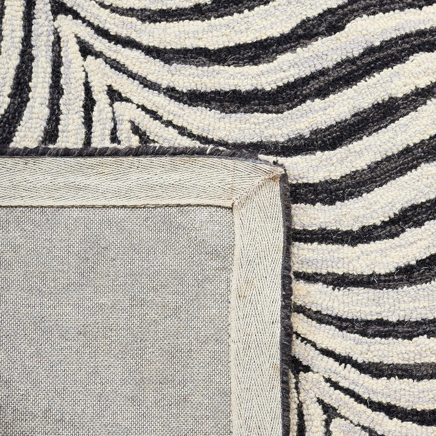 Metro MET456 Hand Tufted Area Rug - Black/Beige - 4'x6' - Safavieh.