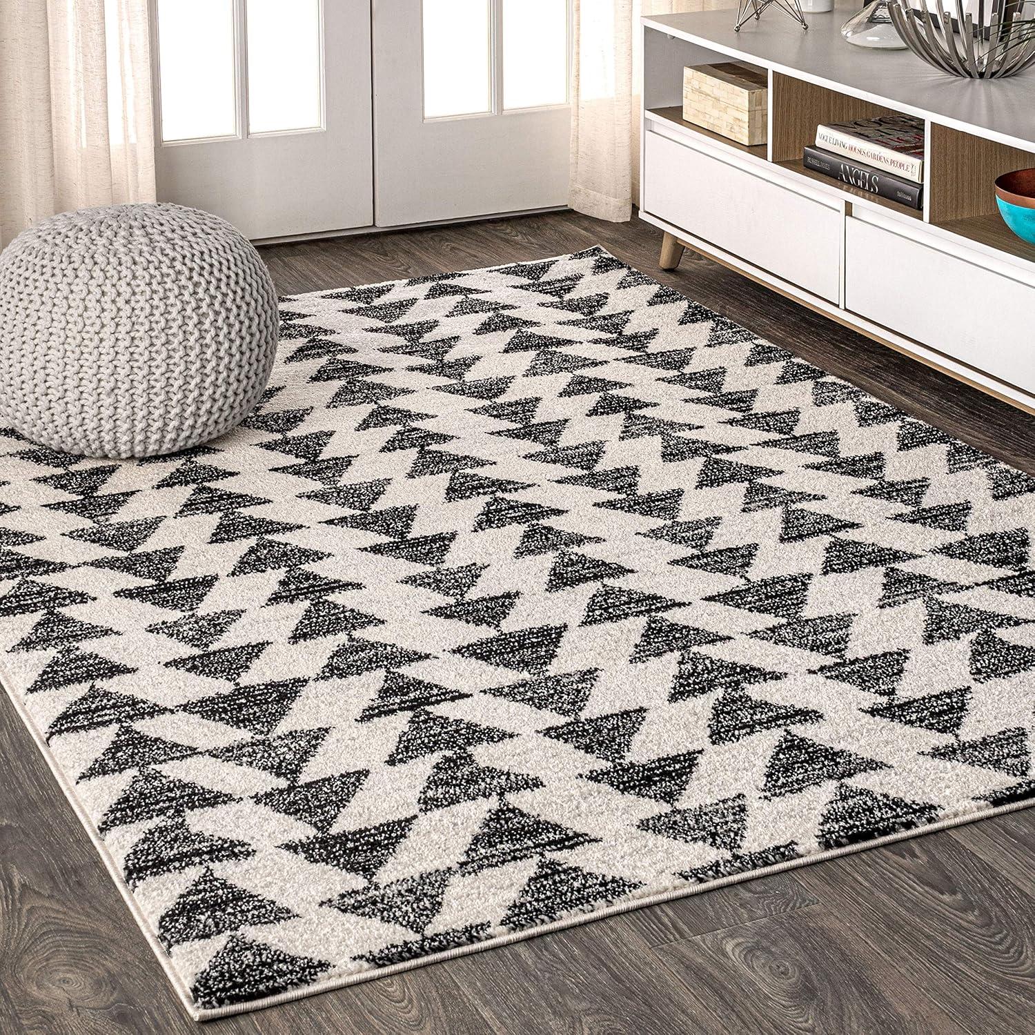 5'x8' Aisha Moroccan Triangle Geometric  Area Rug, Cream/Black - JONATHAN Y
