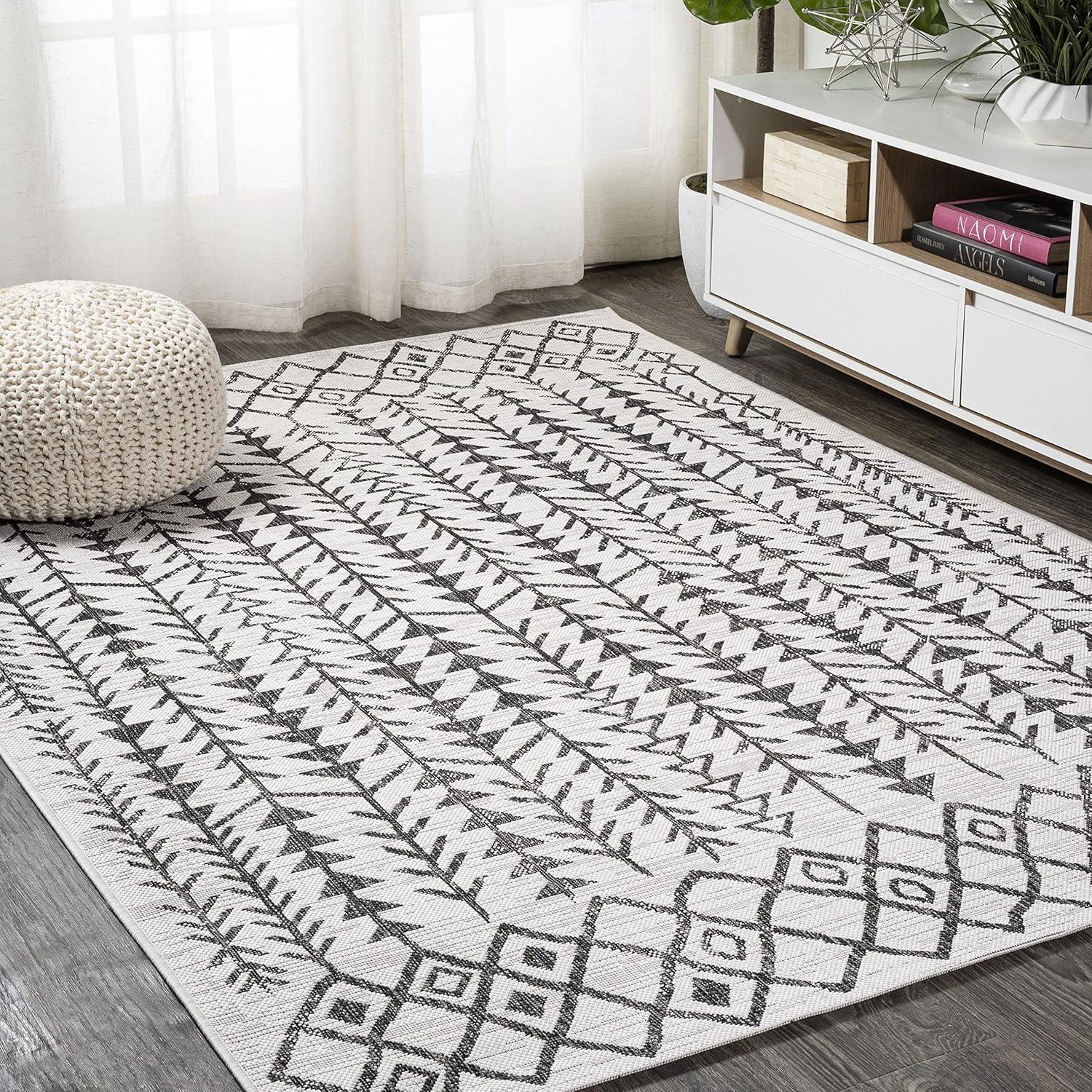 Tokay Bohemian Inspired Geometric Indoor/Outdoor Area Rug - JONATHAN Y