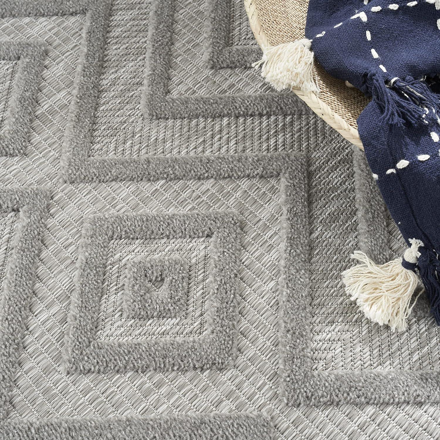 Silver Grey Diamond 6' x 9' Synthetic Reversible Flatweave Rug