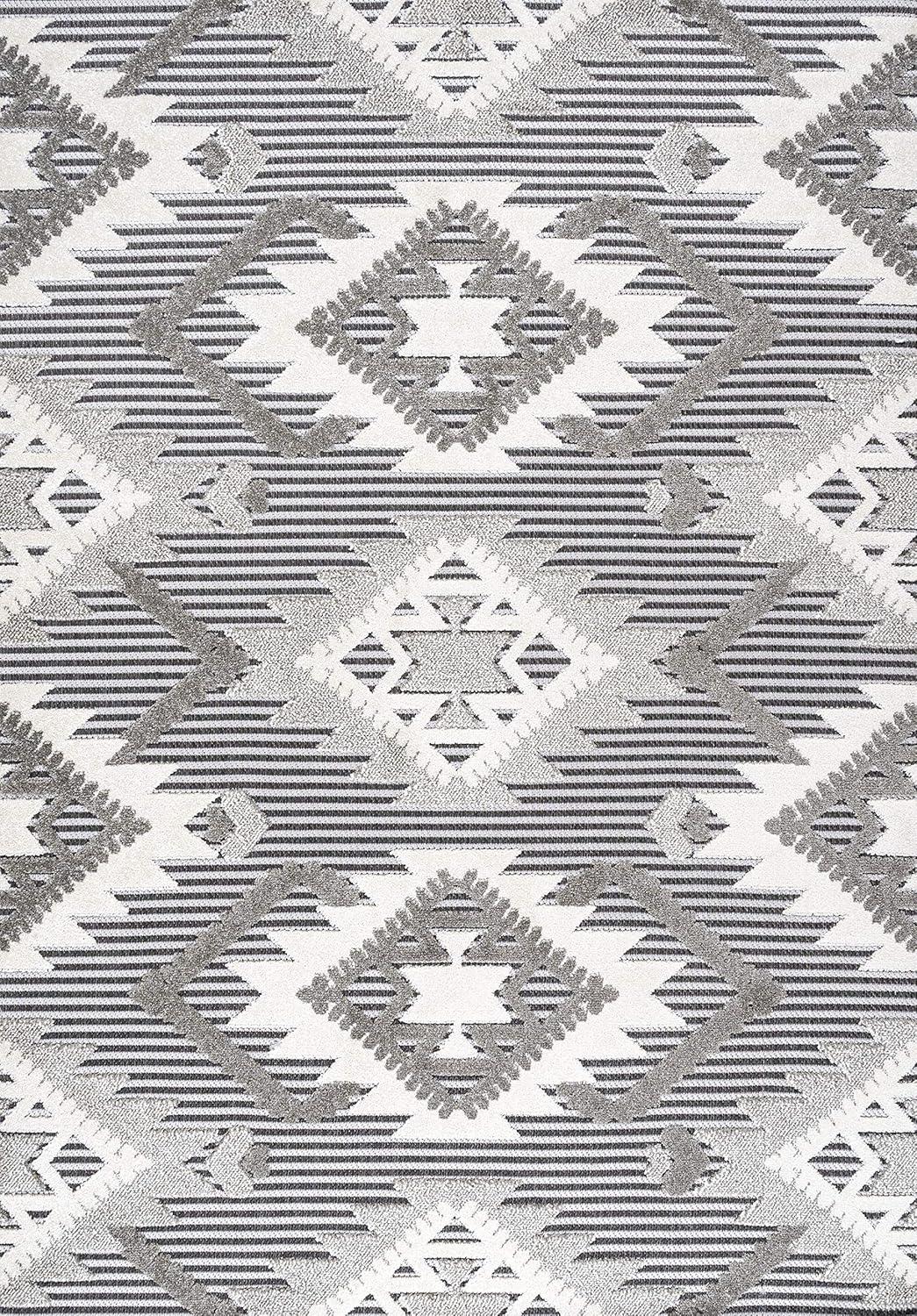 JONATHAN Y Sumak High-Low Pile Neutral Diamond Kilim Gray/White/Black 8 ft. x 10 ft. Indoor/Outdoor Area Rug
