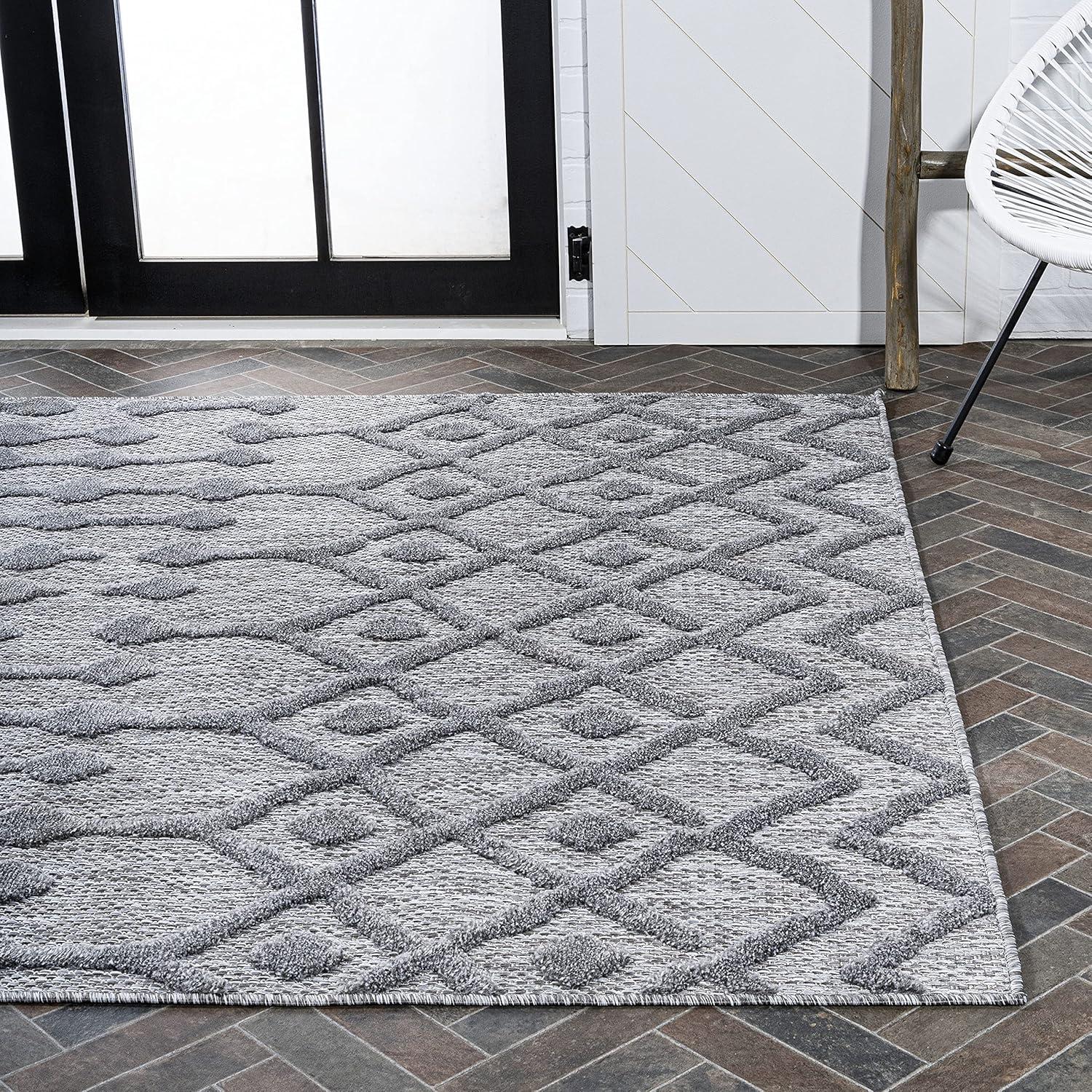 Peralta Moroccan Diamond Indoor/Outdoor Area Rug - JONATHAN Y