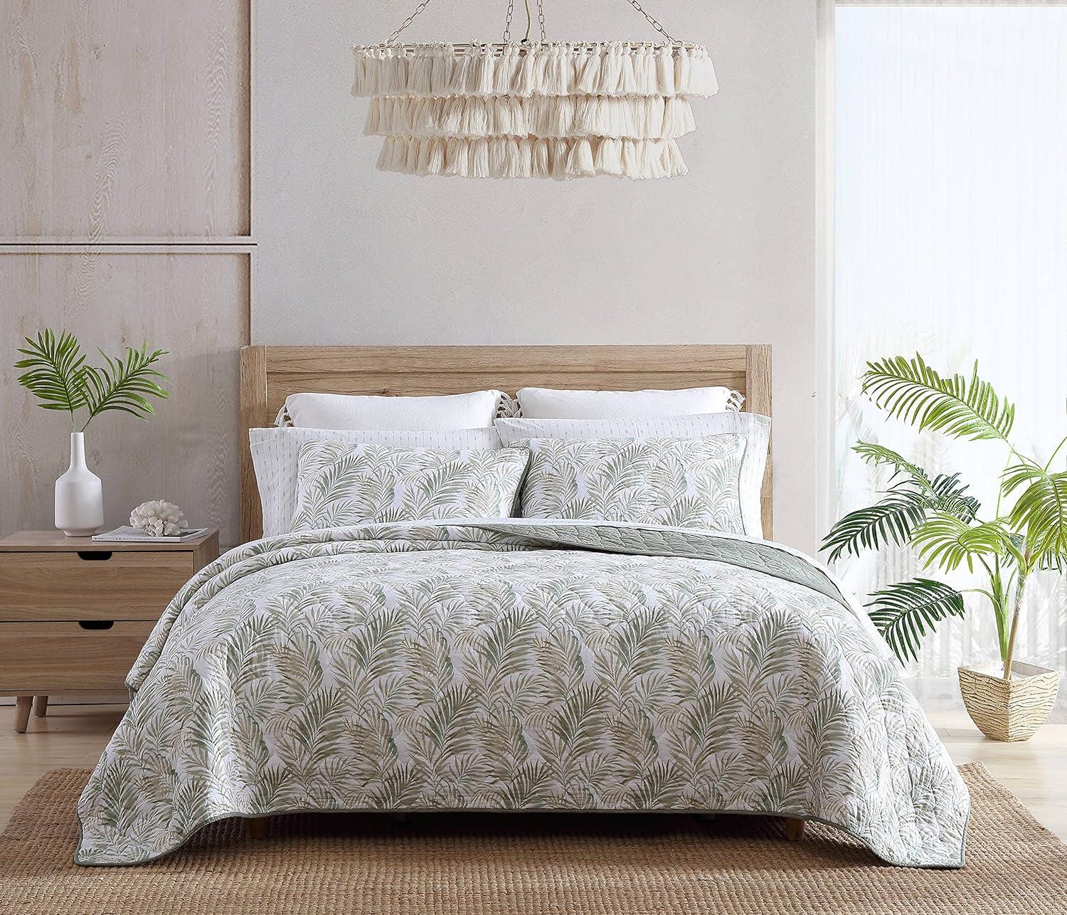 Reversible Sage Palm Motif White Cotton King Quilt Set