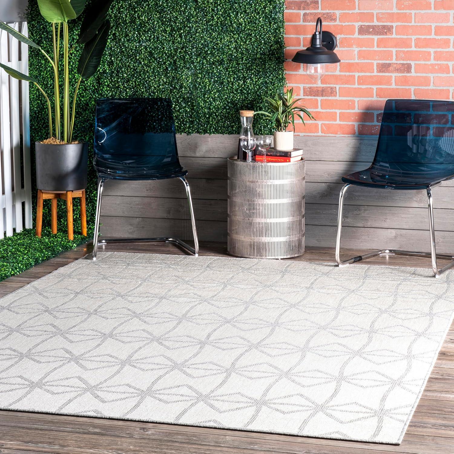 Nuloom Saunders Geometric Indoor/Outdoor Area Rug