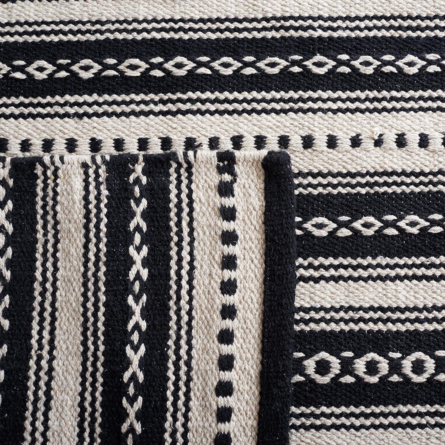 Montauk MTK726 Hand Woven, Flat Weave Indoor Accent Rug - Black/Ivory - 3'x5' - Safavieh