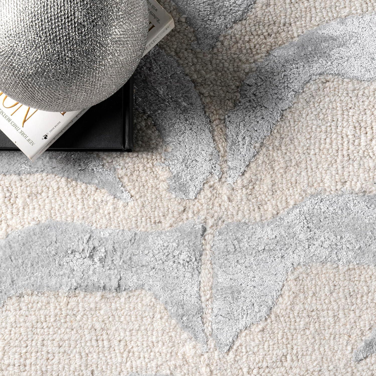 nuLOOM Hand Tufted Plush Zebra Runner Rug, 2' 6" x 6', Gray