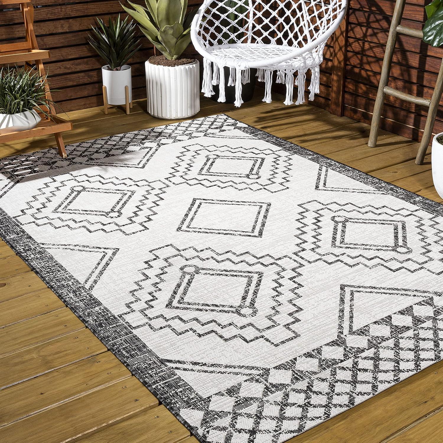 Ivory/Black Geometric Synthetic 3x5 Indoor/Outdoor Area Rug