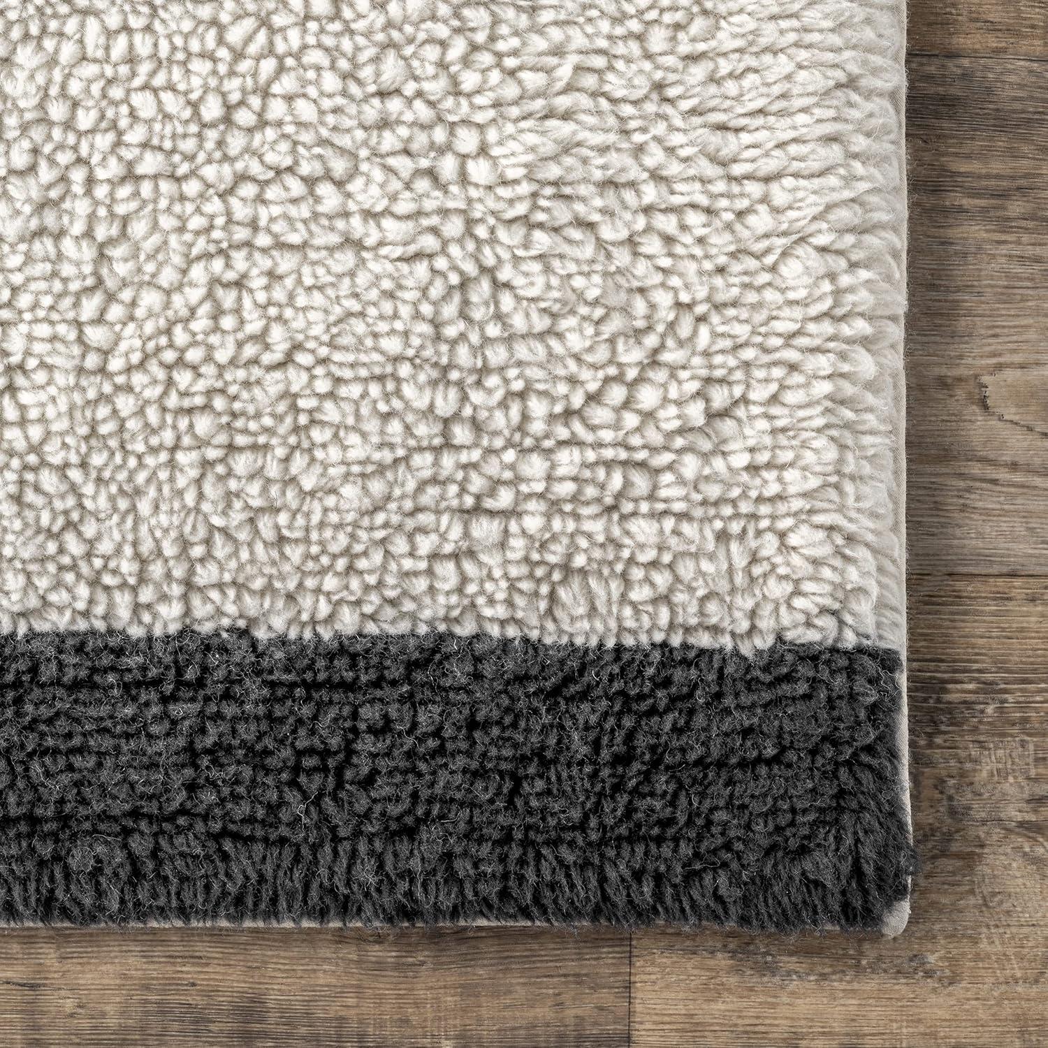 Handmade Ivory Wool Square Easy-Care Accent Rug, 39"x39"