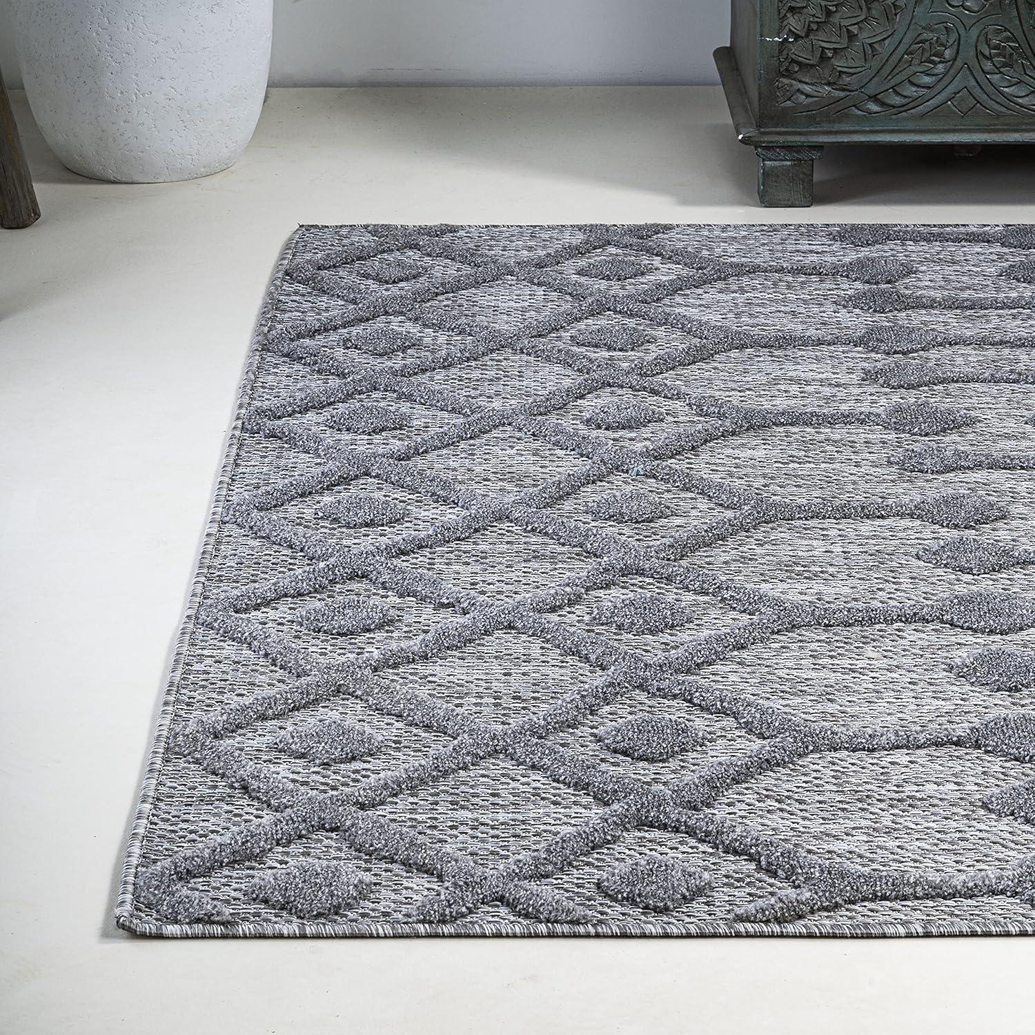 Peralta Moroccan Diamond Indoor/Outdoor Area Rug - JONATHAN Y