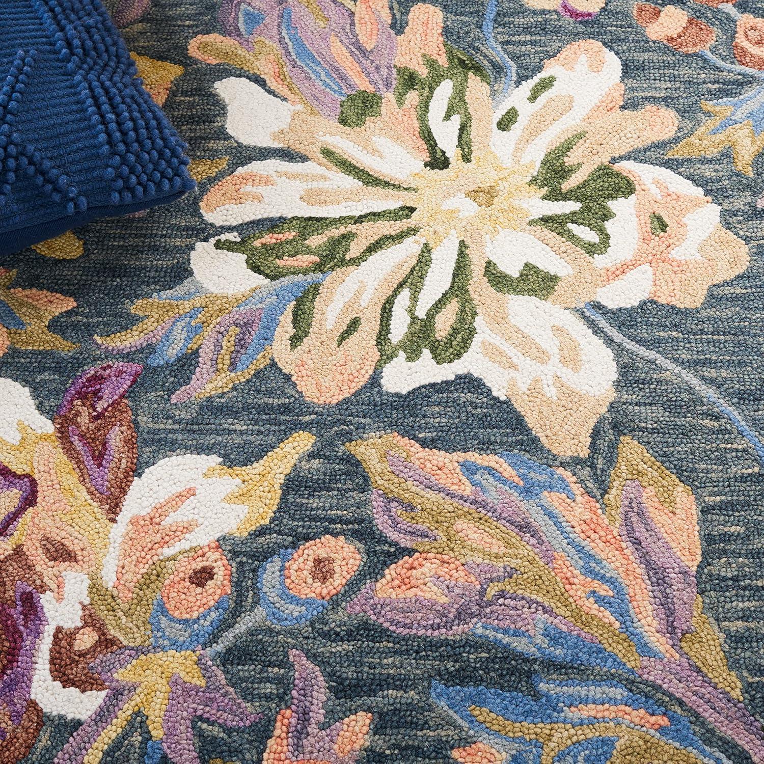 Handmade Grey and Violet Floral Wool Area Rug, 4' x 6'