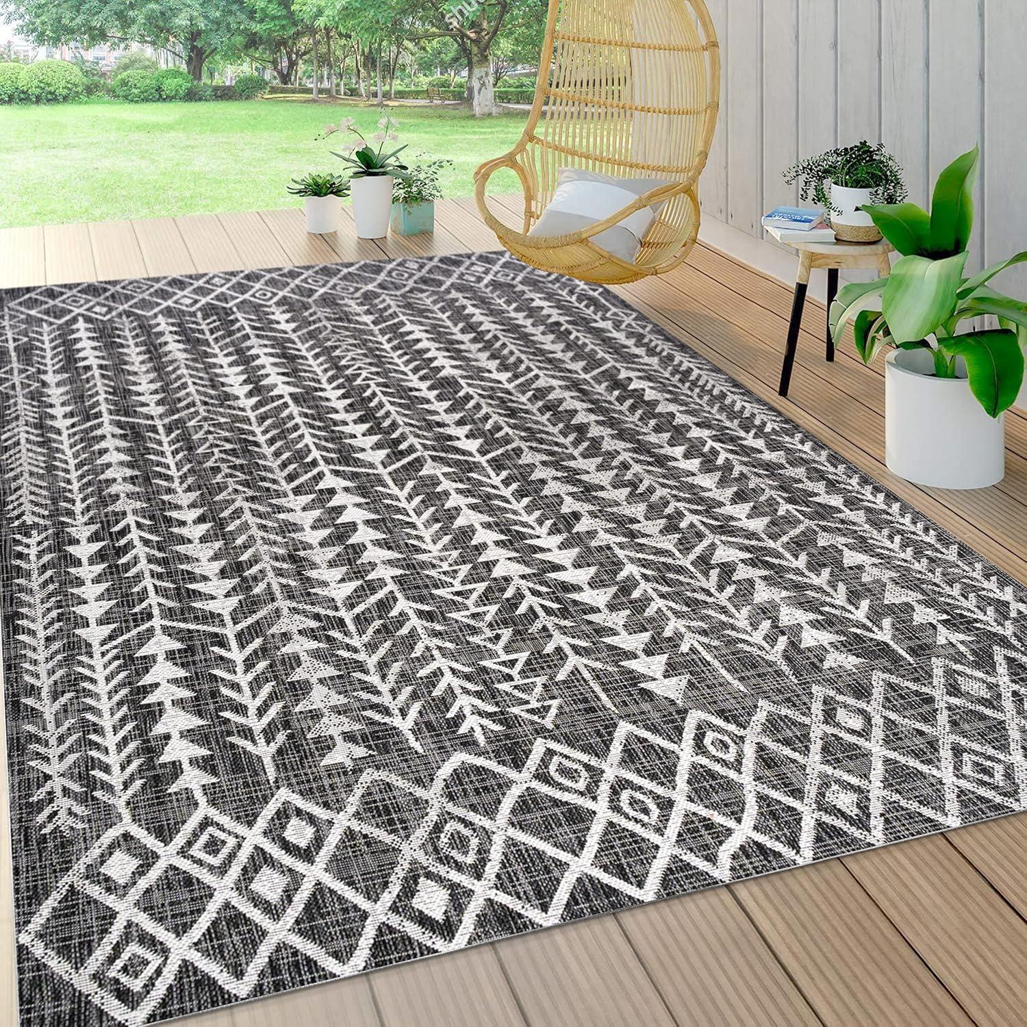 4'x6' Tokay Bohemian Geometric Indoor/Outdoor Area Rug, Black/Ivory - JONATHAN Y