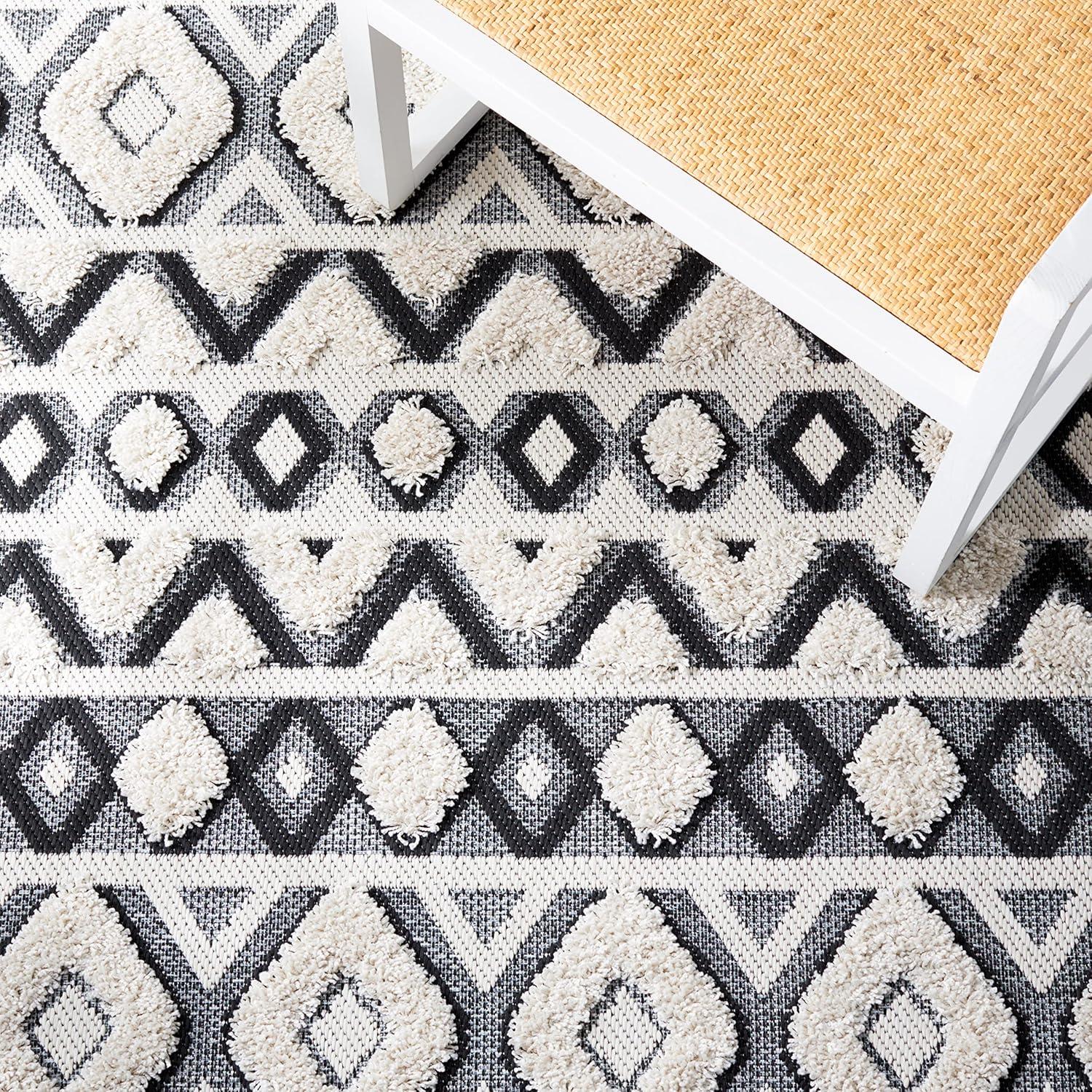 Cottage COT210 Power Loomed Indoor/Outdoor Area Rug - Ivory/Black - 8'x10' - Safavieh.