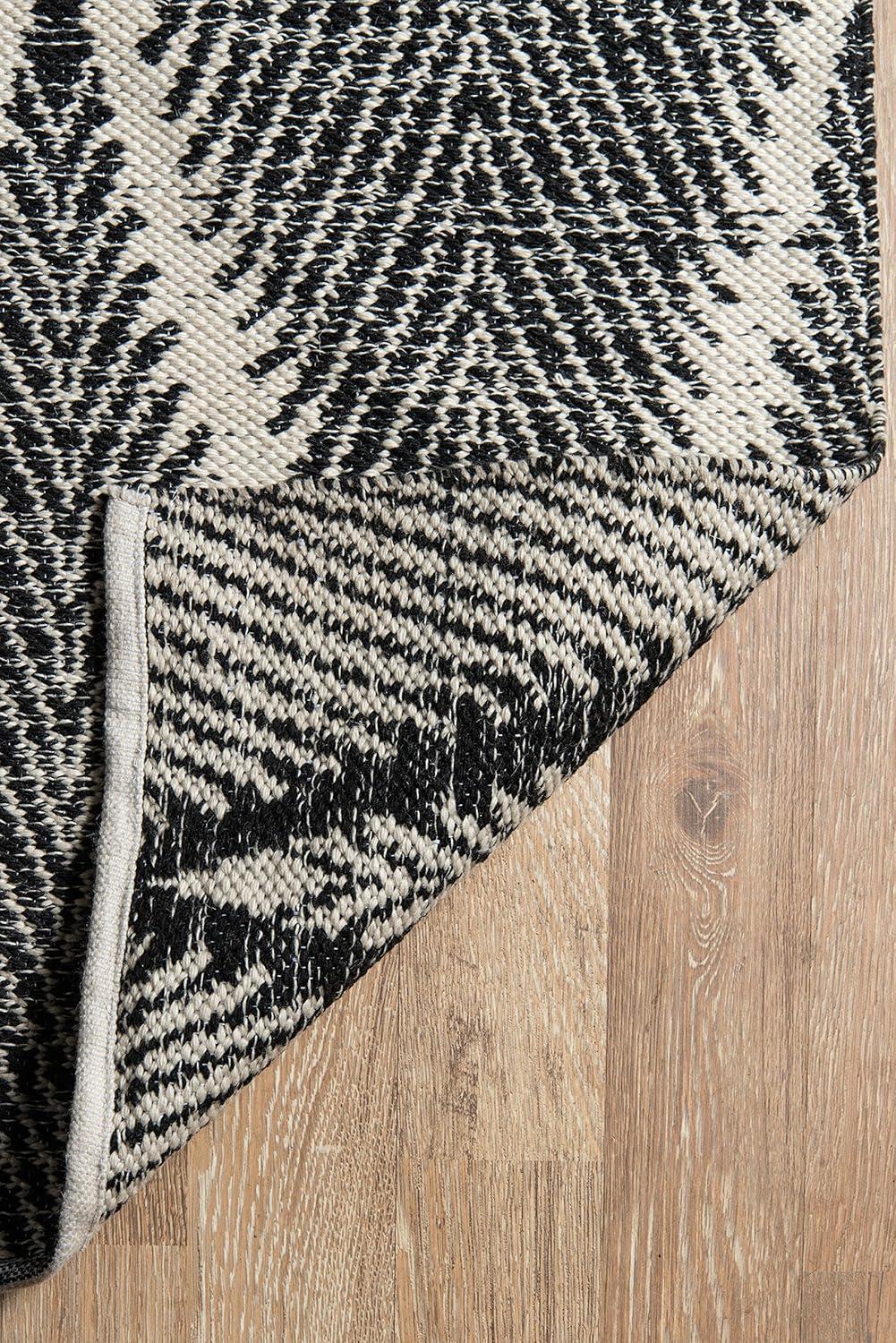 River Beacon Handwoven Indoor / Outdoor Rug by Erin Gates - 5' x 7'6"