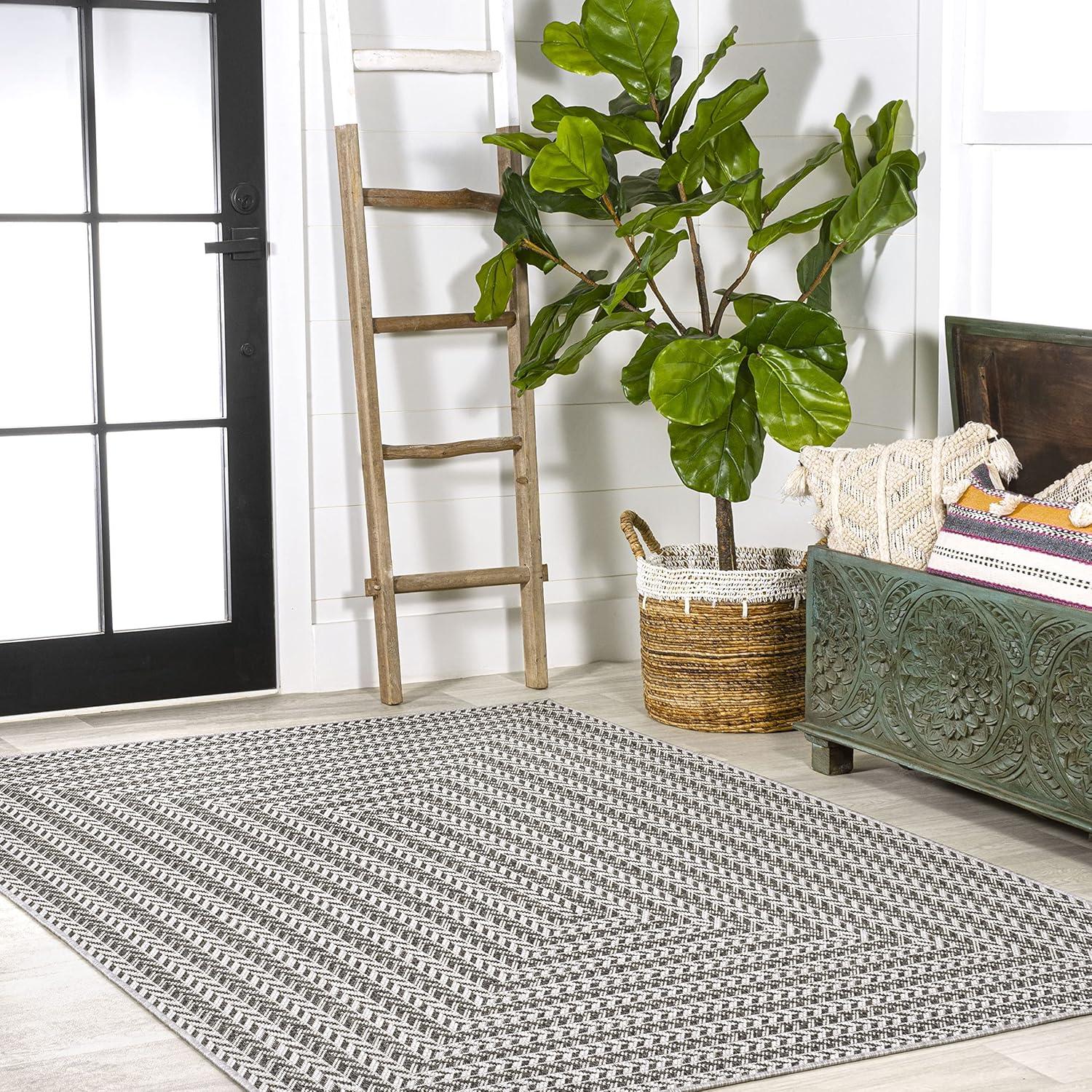 Chevron Modern Concentric Squares Indoor/Outdoor Area Rug - JONATHAN Y