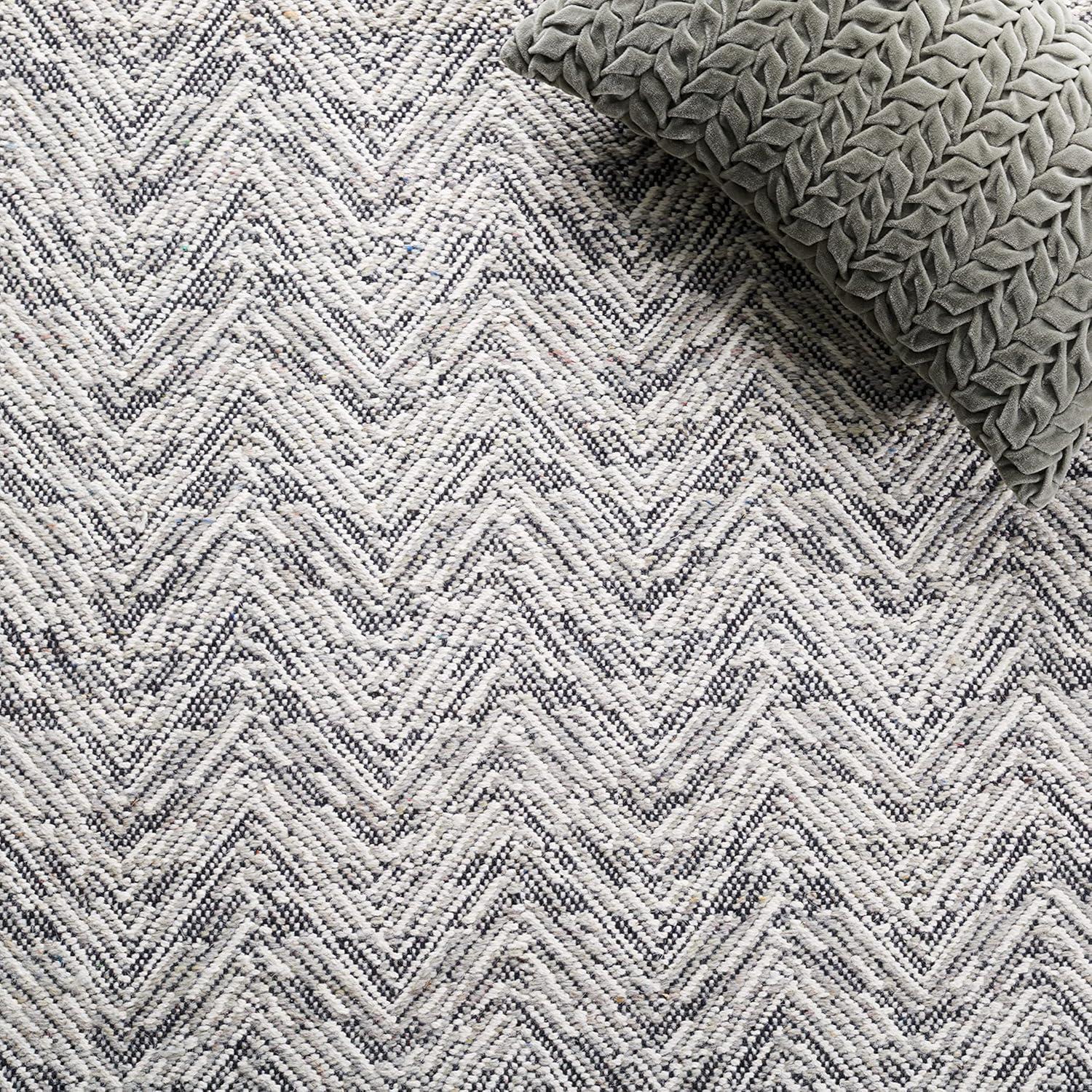 Kilim KLM401 Hand Woven Runner Rug - Grey/Beige - 2'3"x7' - Safavieh