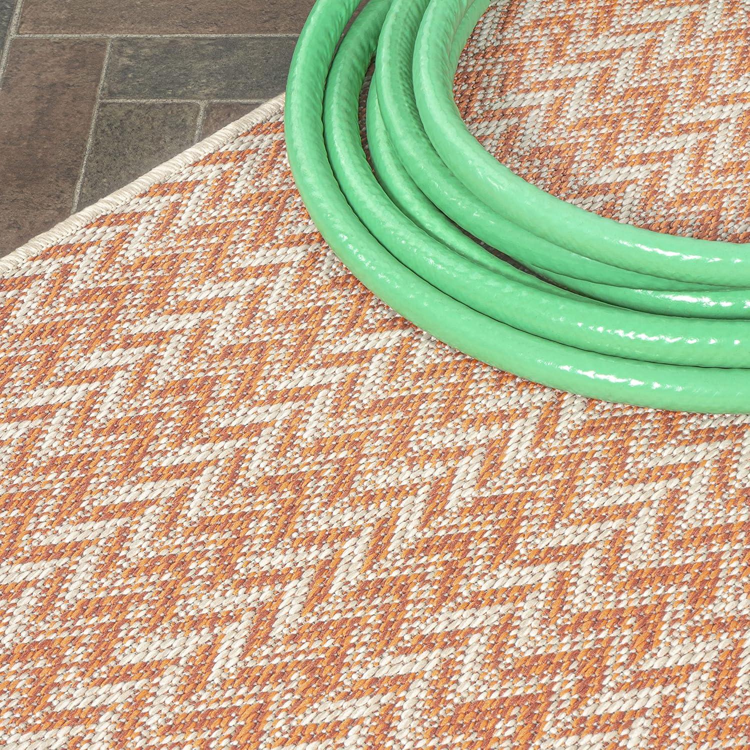 Chevron Modern Concentric Squares Indoor/Outdoor Area Rug - JONATHAN Y