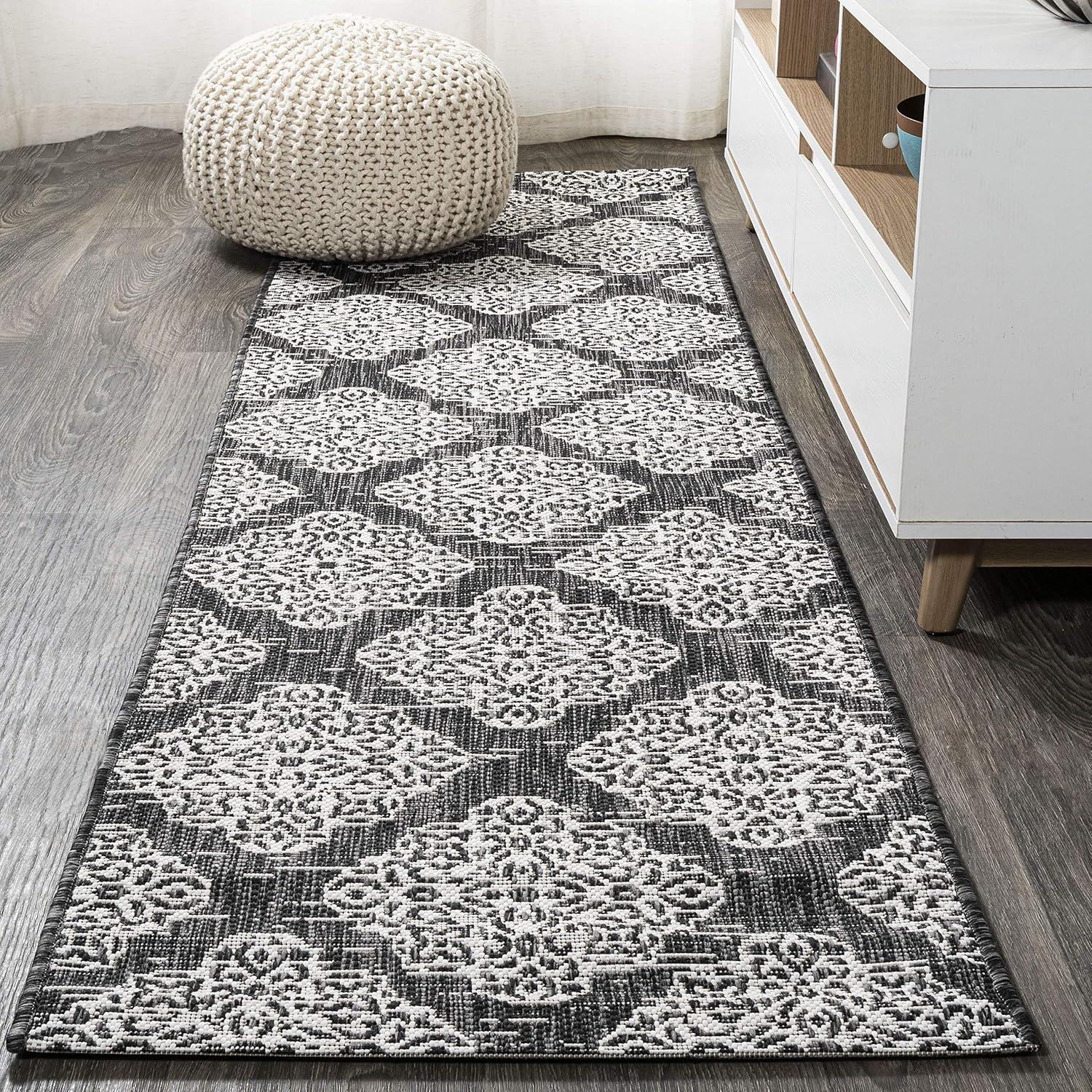 Tuscany Vintage Medallion Black/Ivory Synthetic Area Rug