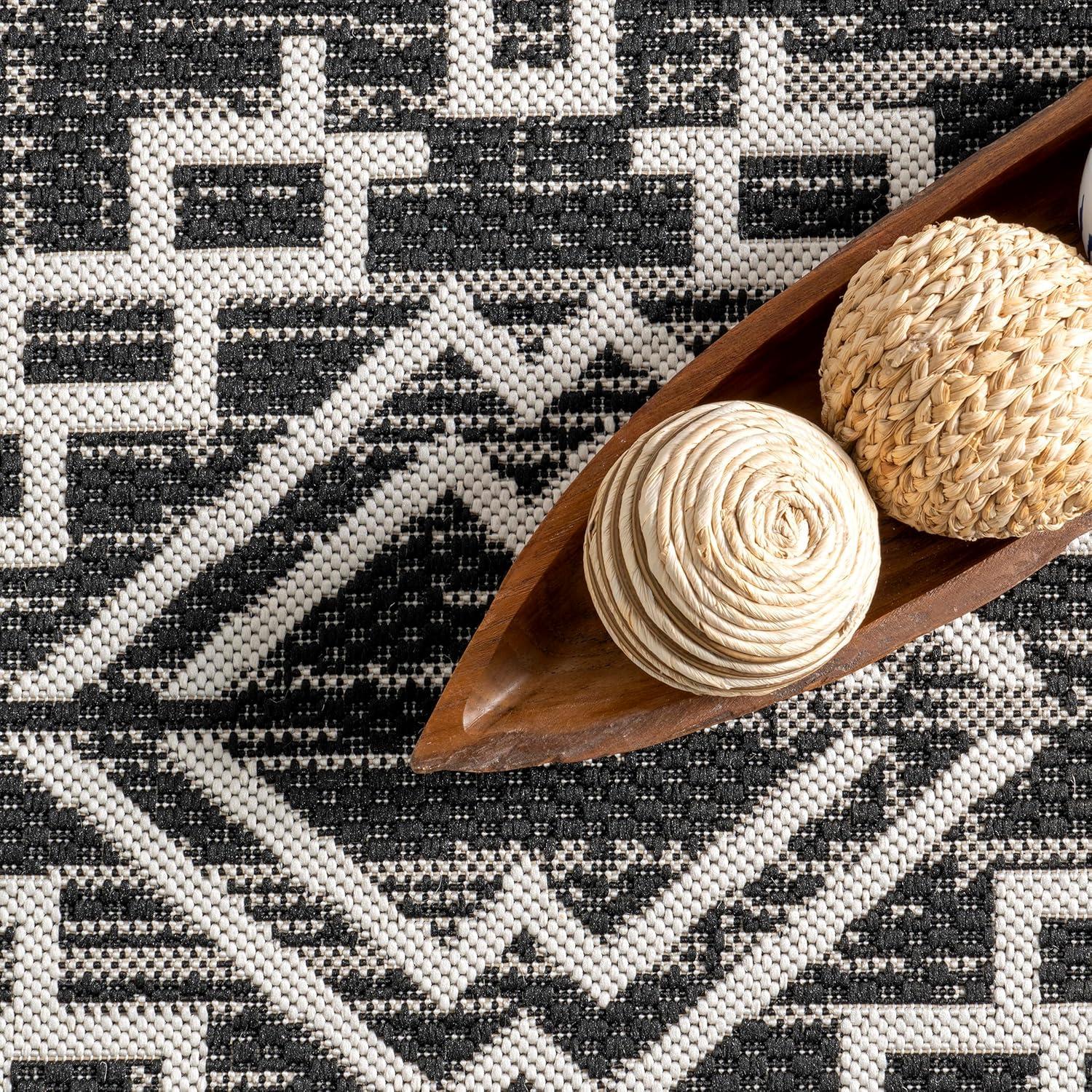 nuLOOM Cari Moroccan Global Indoor and Outdoor Area Rug