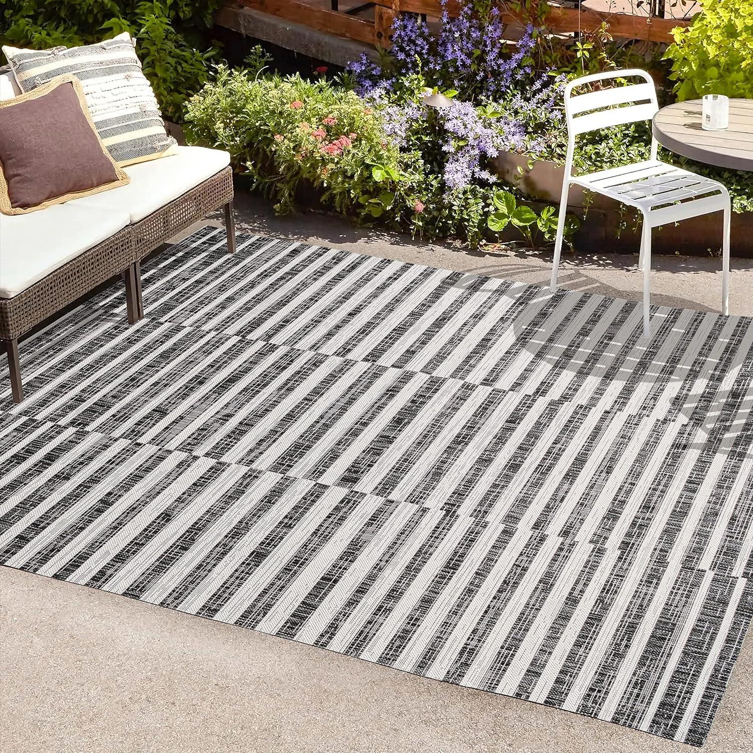 Sukie Modern Offset Stripe Indoor/Outdoor Area Rug - JONATHAN Y